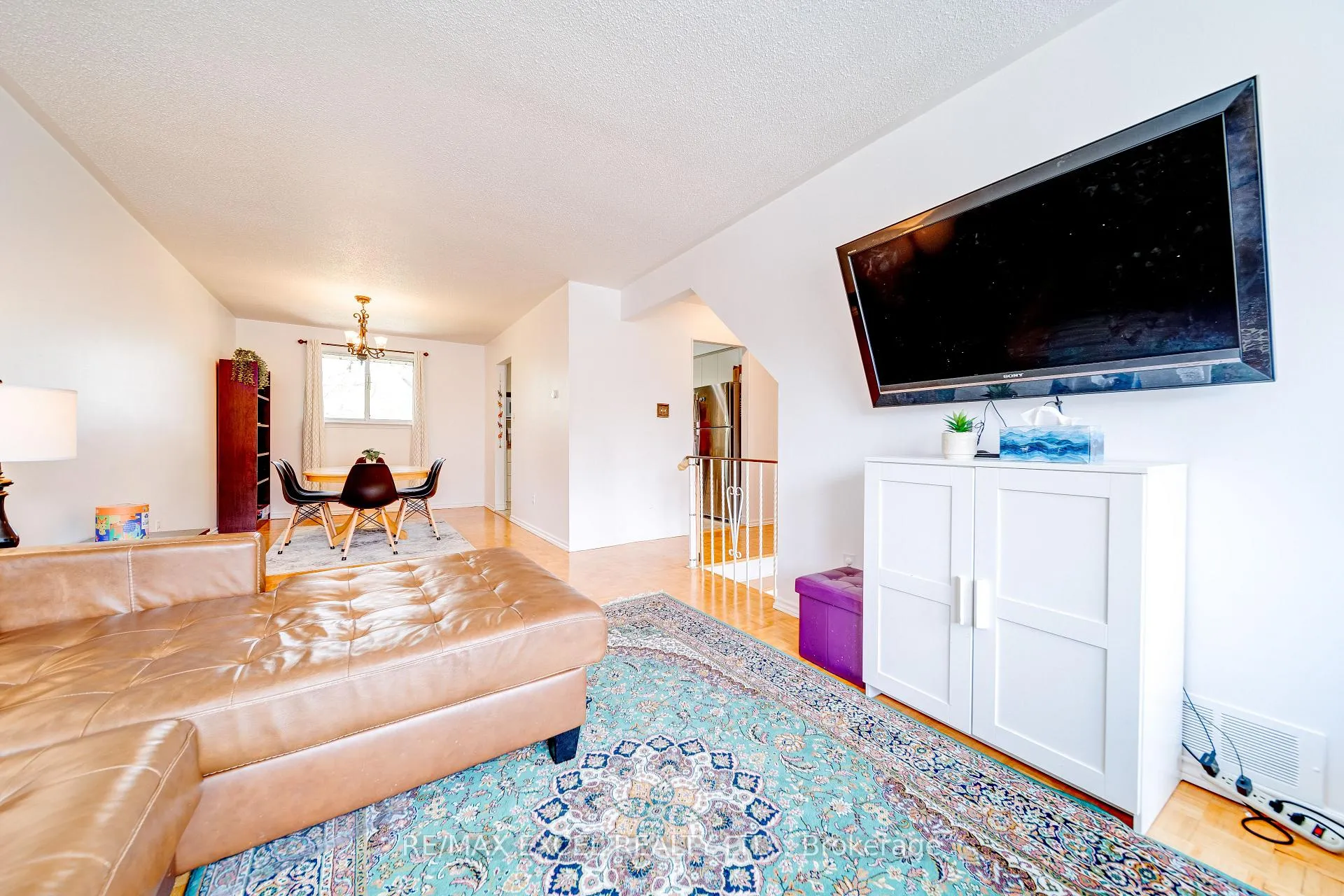 Photo 6 of 38 Stately Way, Markham, Thornhill — HOMEH