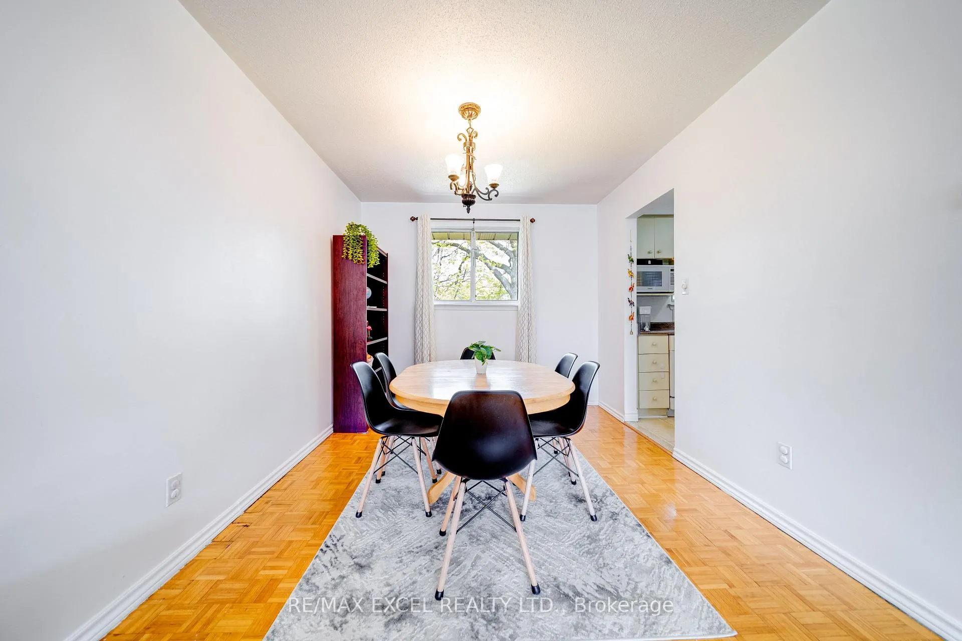 Photo 8 of 38 Stately Way, Markham, Thornhill — HOMEH