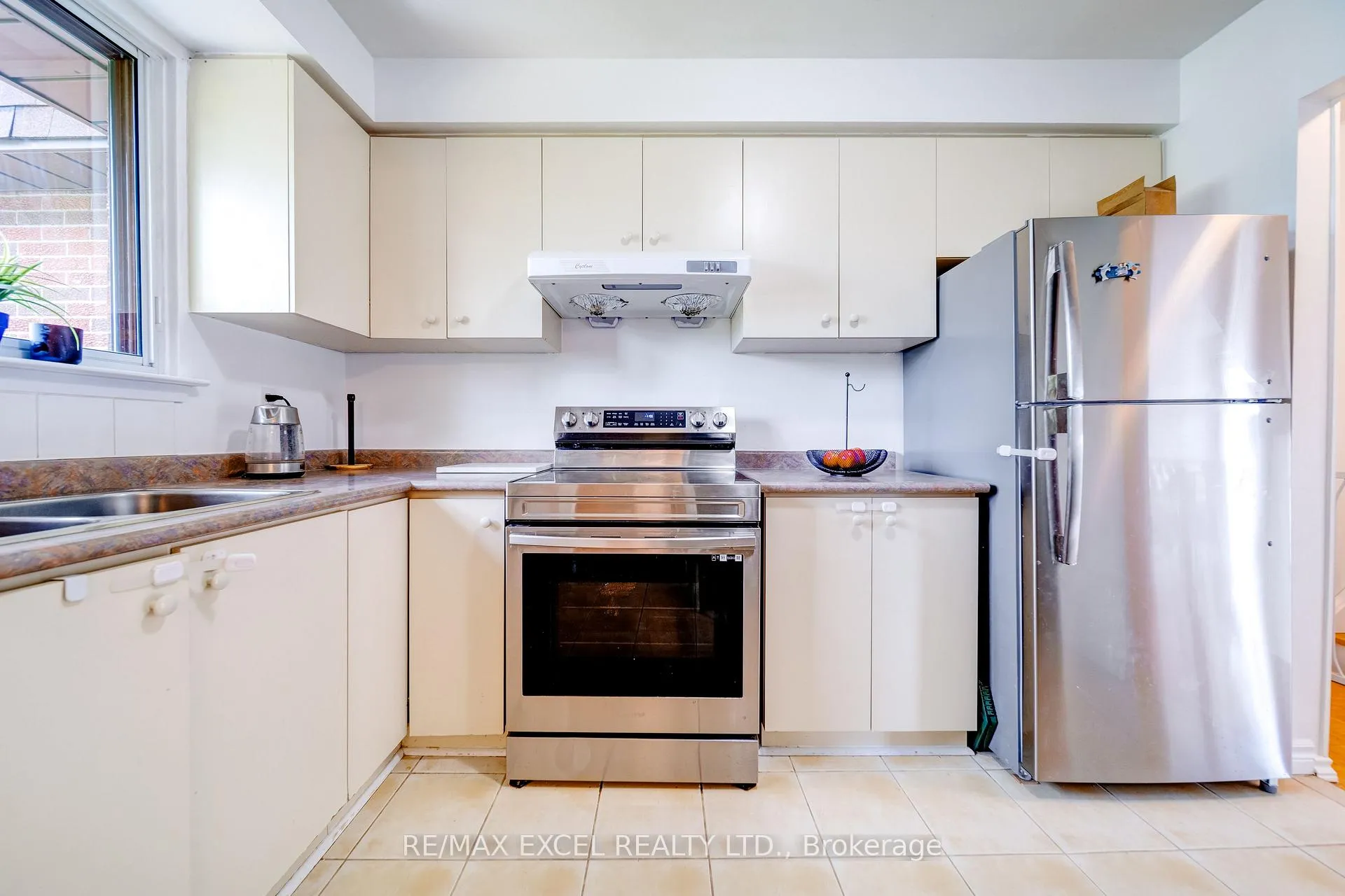 Photo 9 of 38 Stately Way, Markham, Thornhill — HOMEH