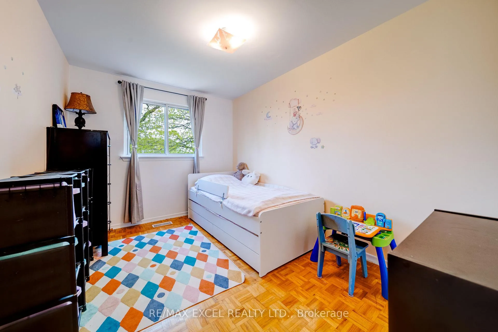 Photo 12 of 38 Stately Way, Markham, Thornhill — HOMEH