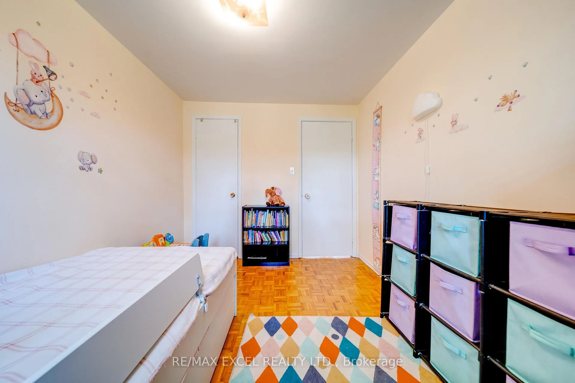 Photo 13 of 38 Stately Way, Markham, Thornhill — HOMEH