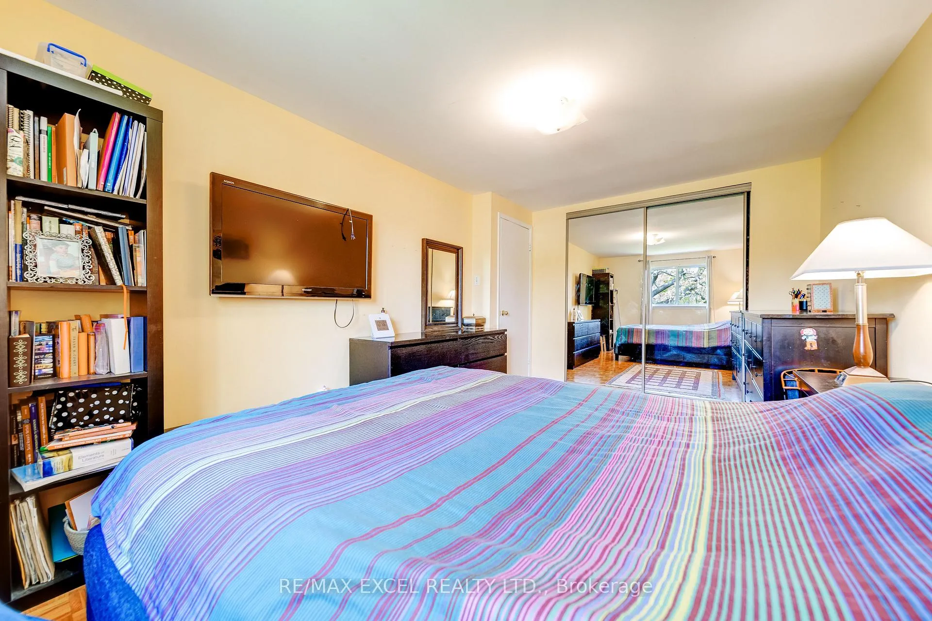 Photo 15 of 38 Stately Way, Markham, Thornhill — HOMEH
