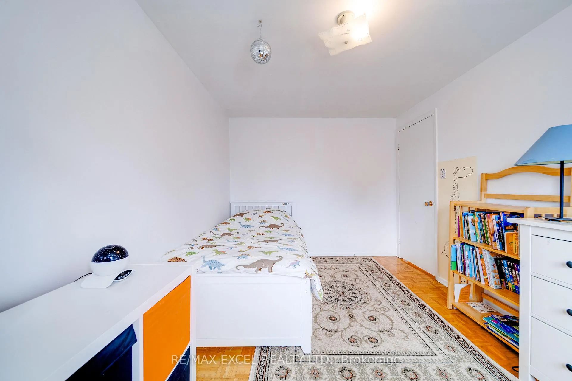 Photo 17 of 38 Stately Way, Markham, Thornhill — HOMEH