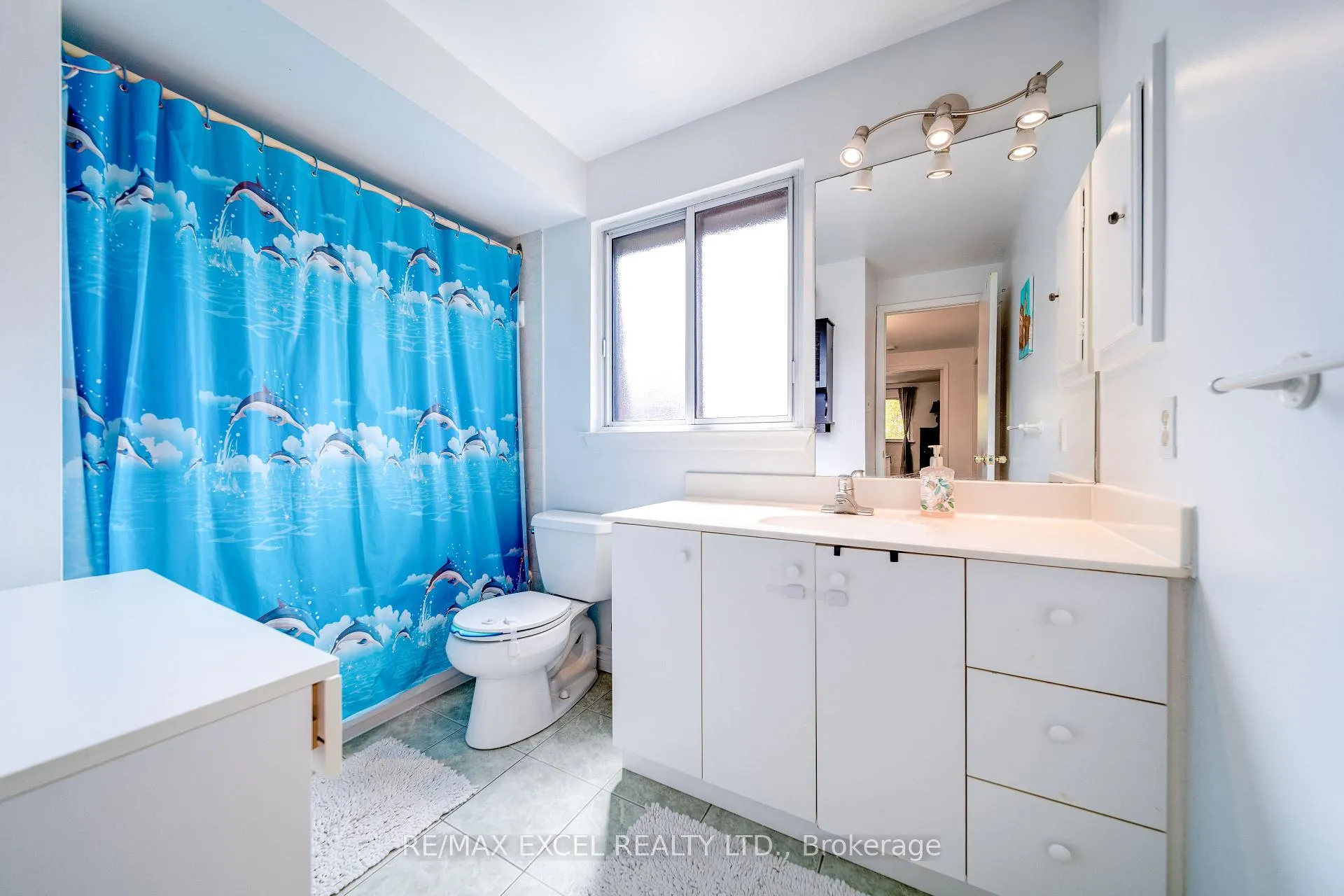 Photo 18 of 38 Stately Way, Markham, Thornhill — HOMEH