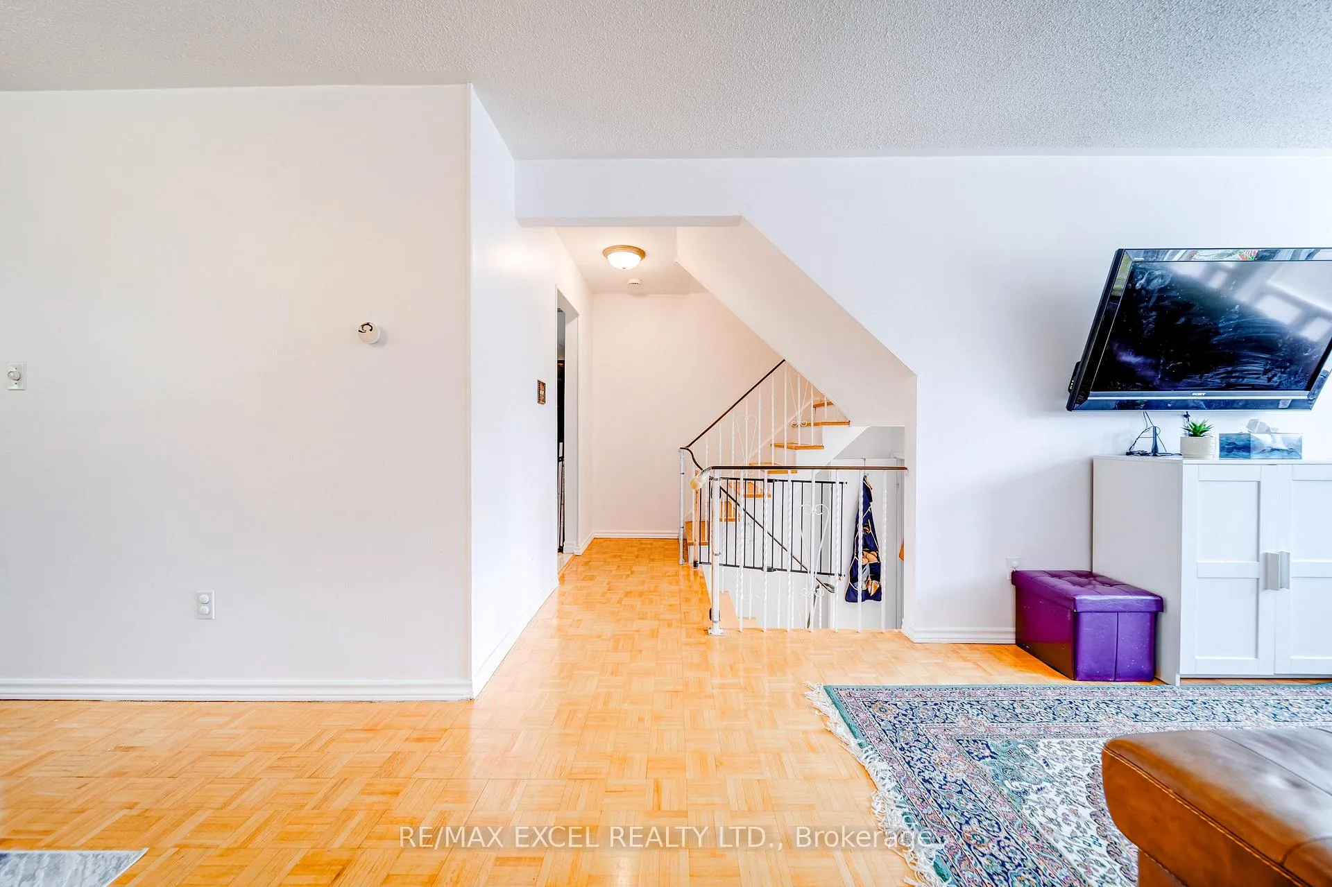Photo 20 of 38 Stately Way, Markham, Thornhill — HOMEH