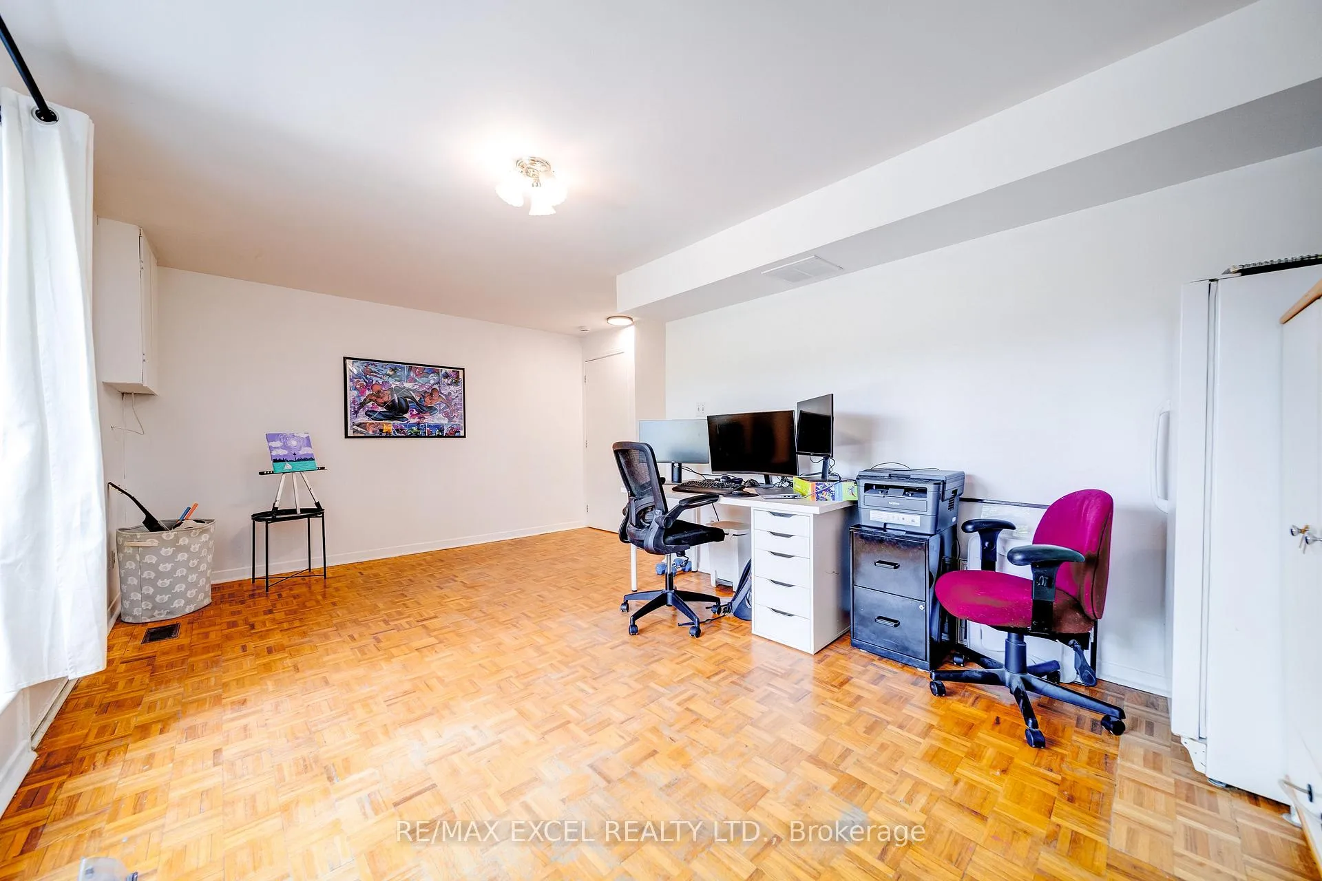 Photo 22 of 38 Stately Way, Markham, Thornhill — HOMEH