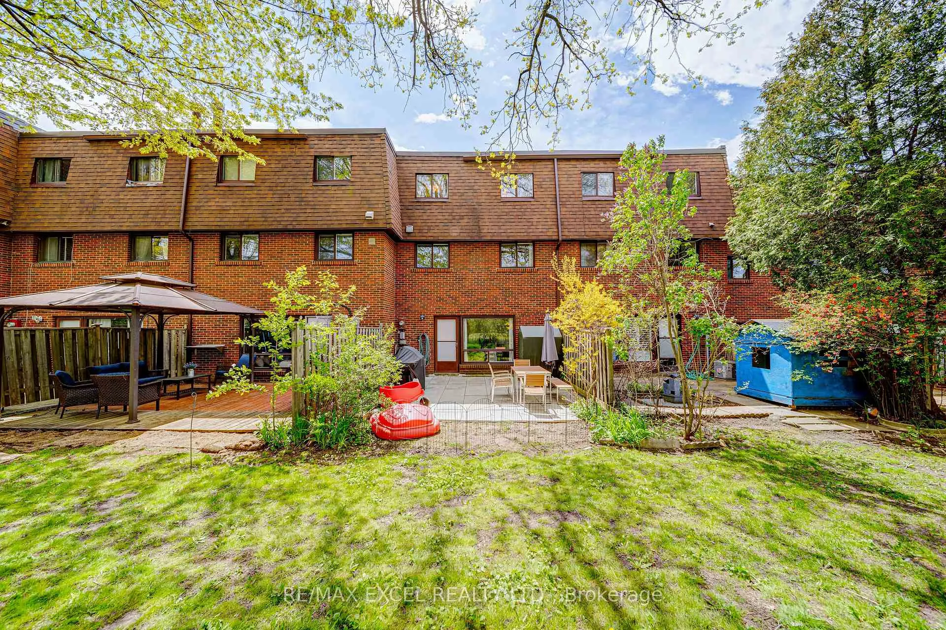 Photo 27 of 38 Stately Way, Markham, Thornhill — HOMEH