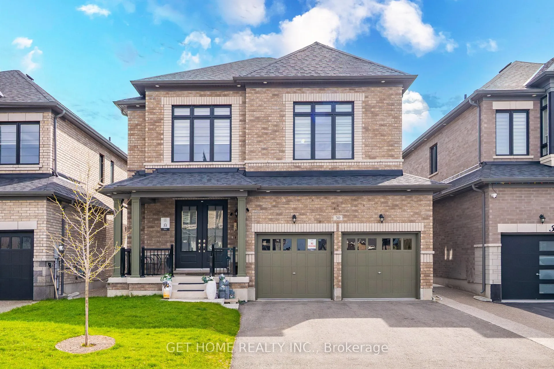 Photo 2 of 30 Lowell Crescent, Brampton, Credit Valley — HOMEH