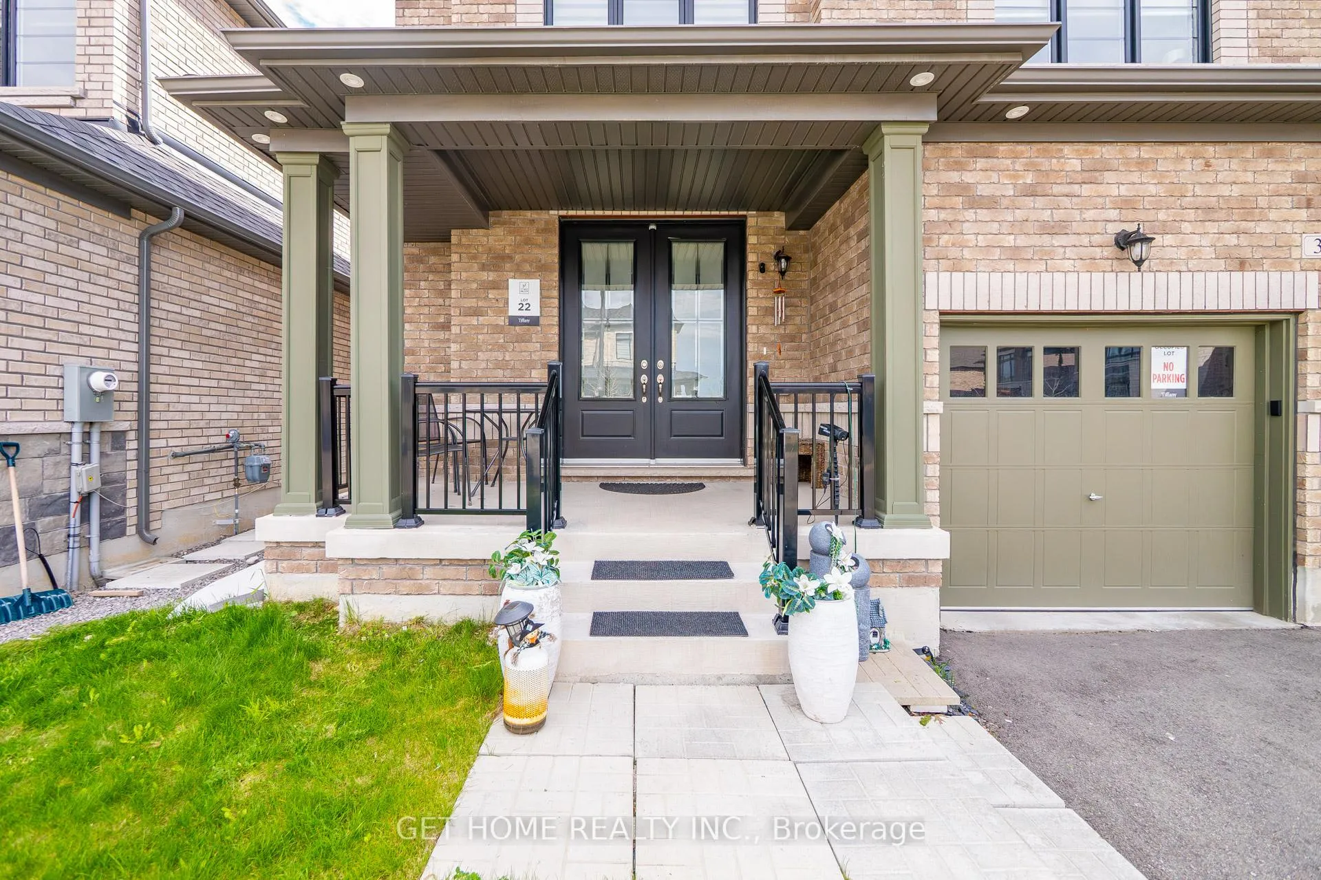 Photo 3 of 30 Lowell Crescent, Brampton, Credit Valley — HOMEH