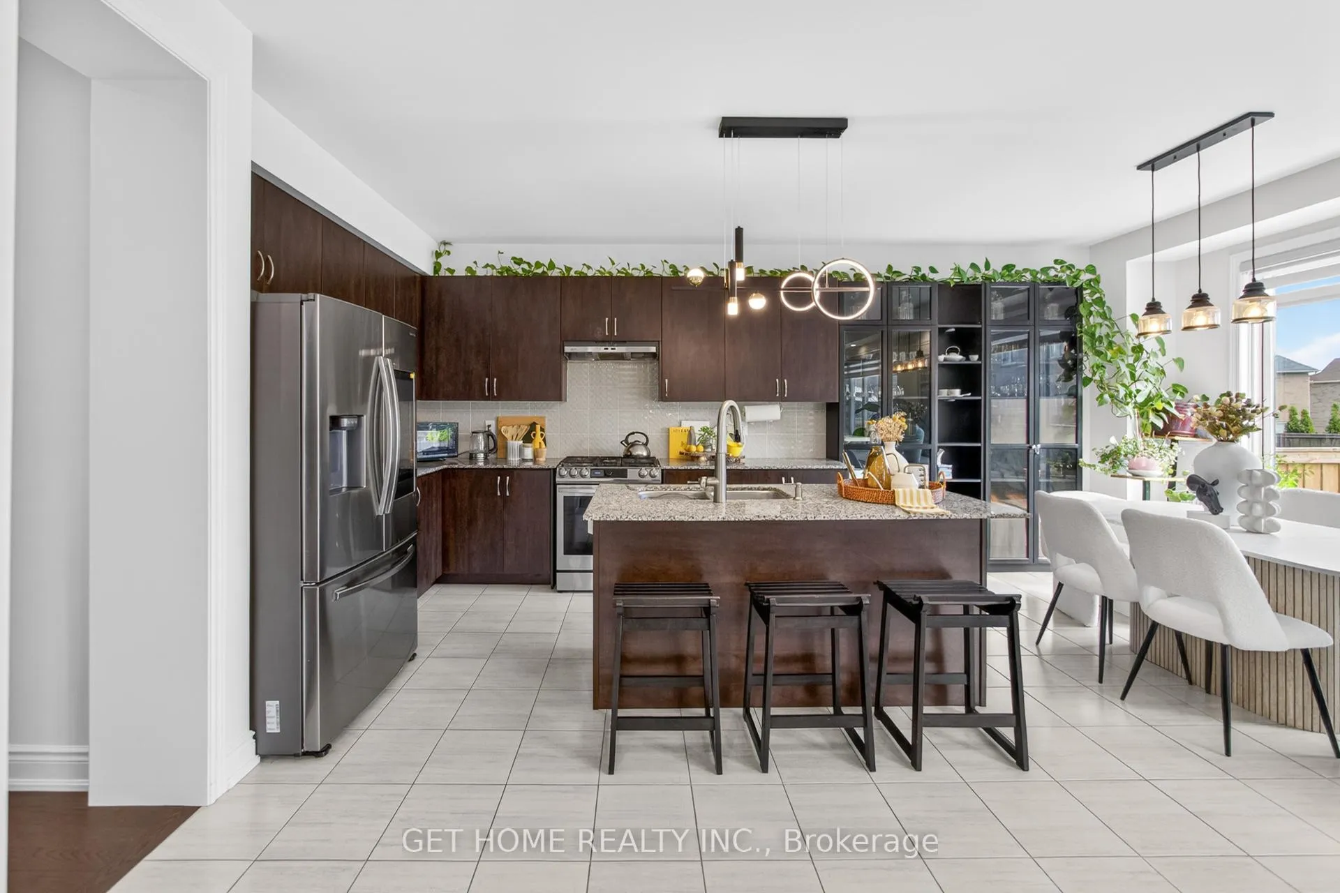 Photo 11 of 30 Lowell Crescent, Brampton, Credit Valley — HOMEH