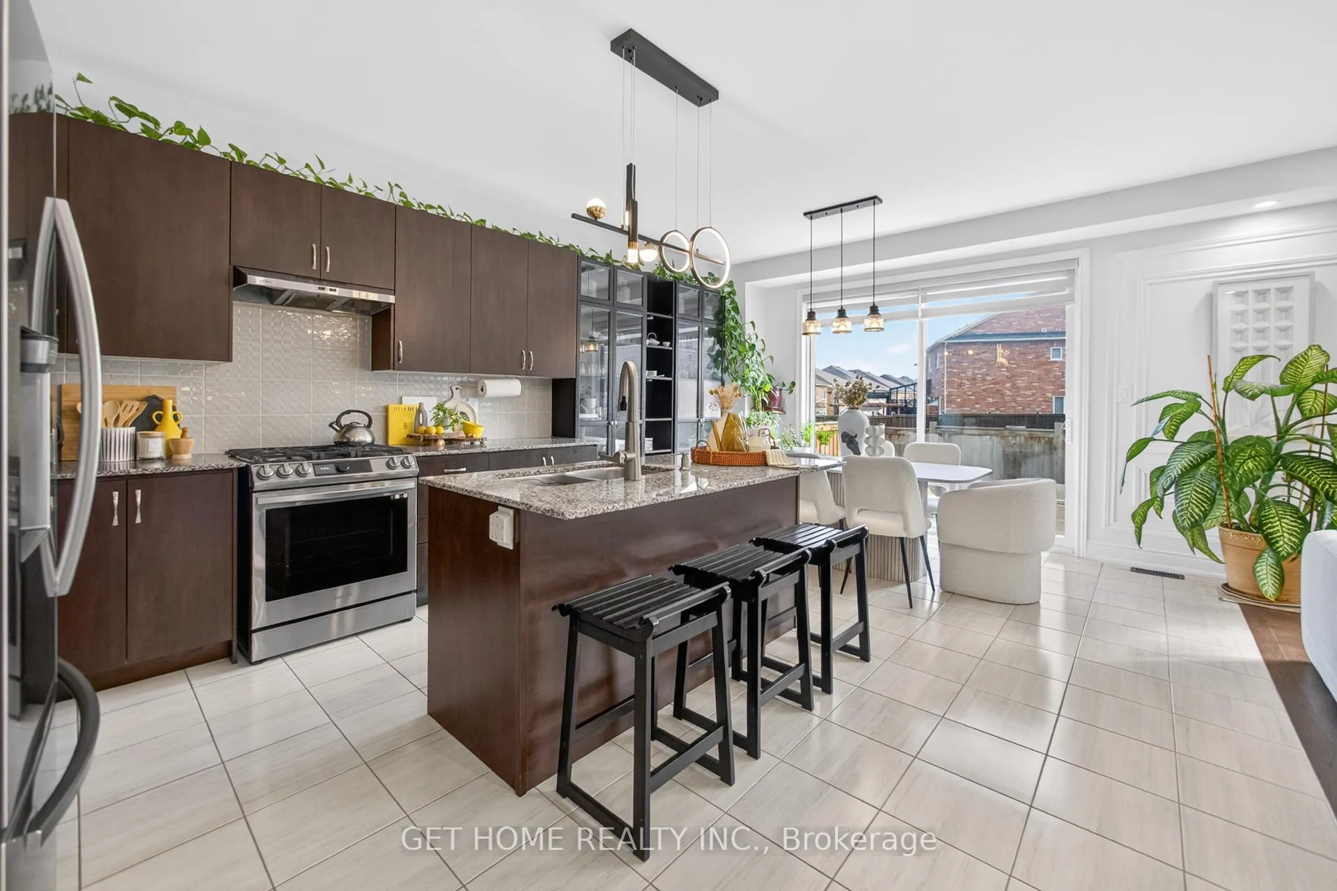 Photo 12 of 30 Lowell Crescent, Brampton, Credit Valley — HOMEH
