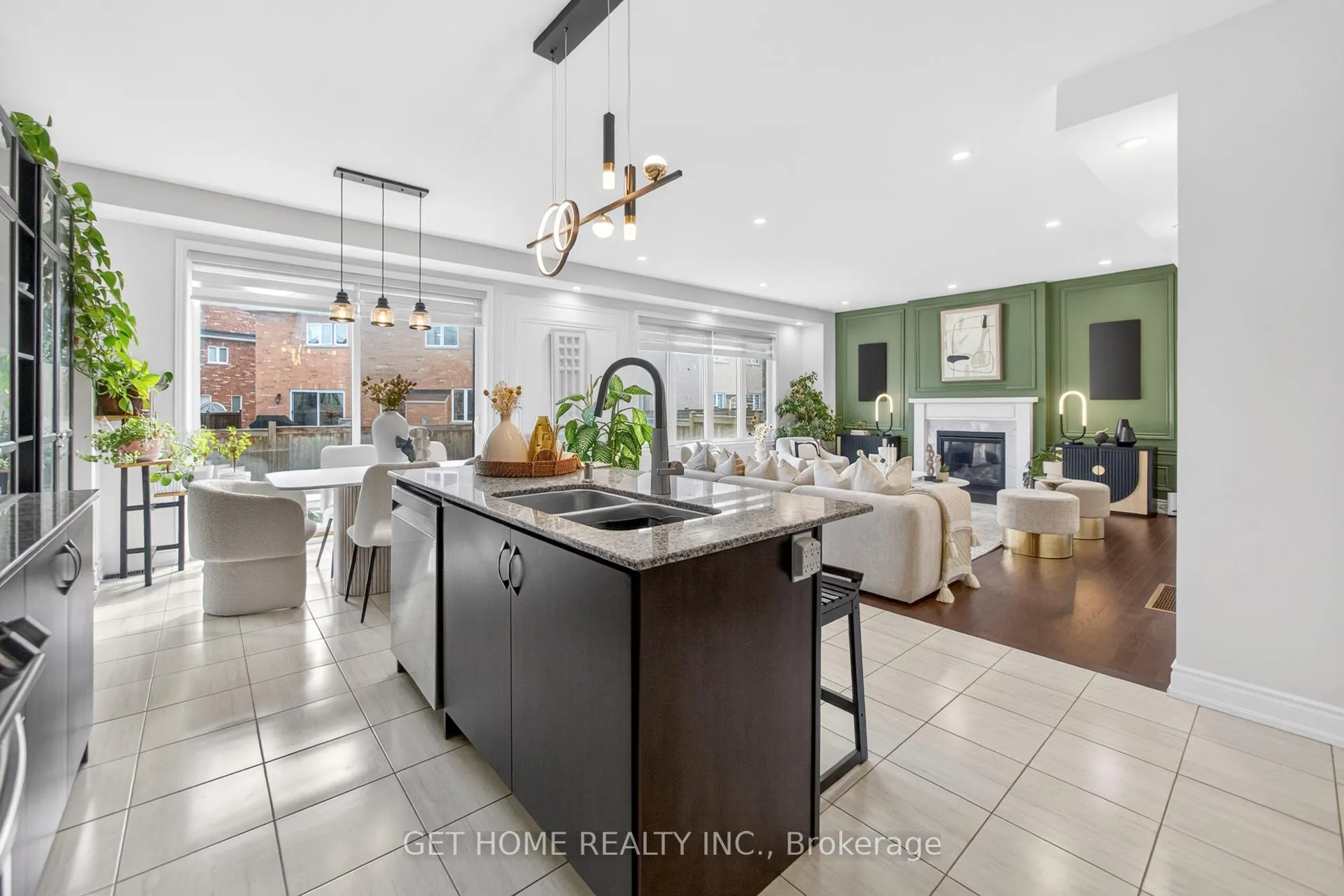 Photo 13 of 30 Lowell Crescent, Brampton, Credit Valley — HOMEH