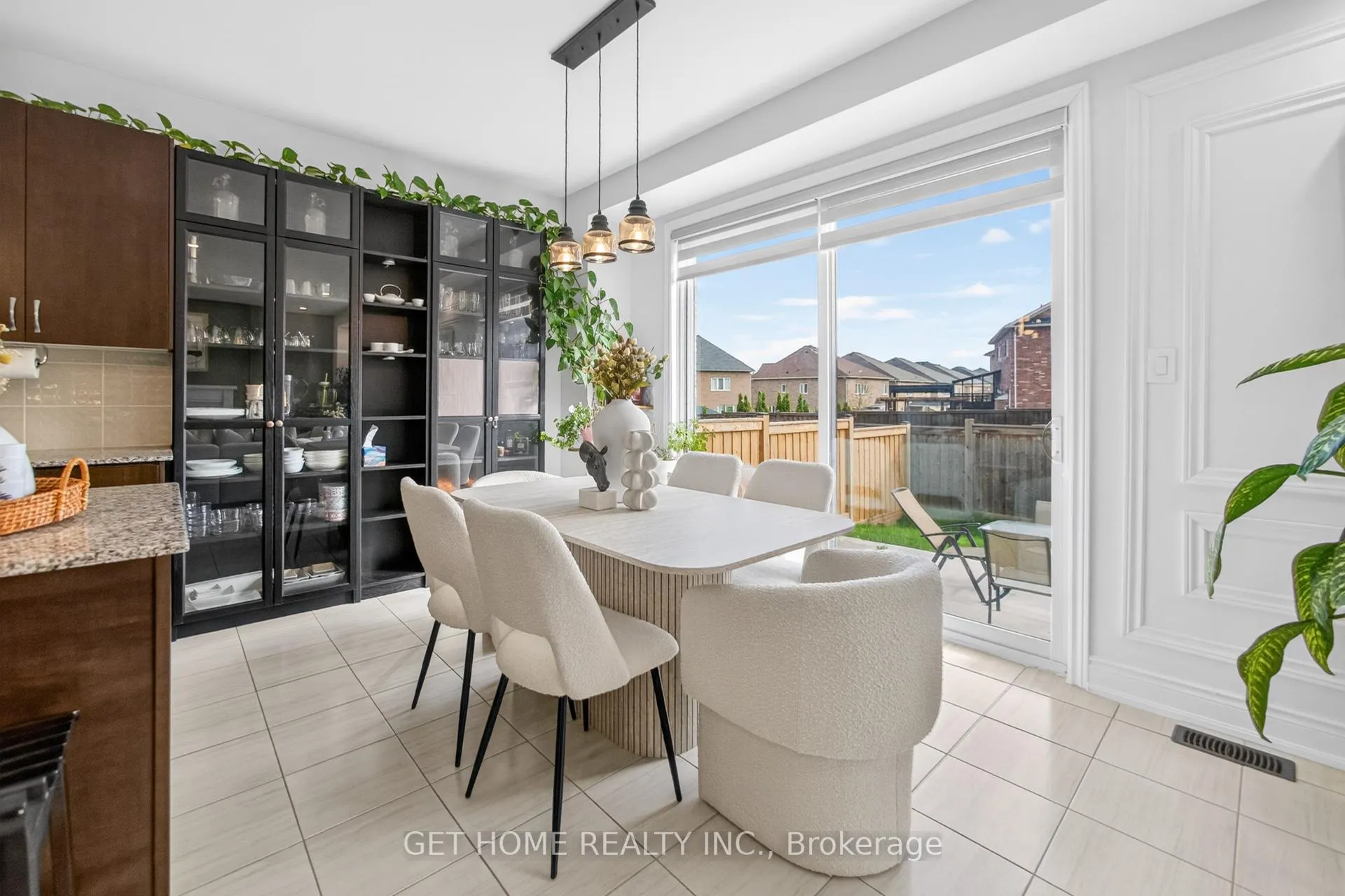 Photo 14 of 30 Lowell Crescent, Brampton, Credit Valley — HOMEH