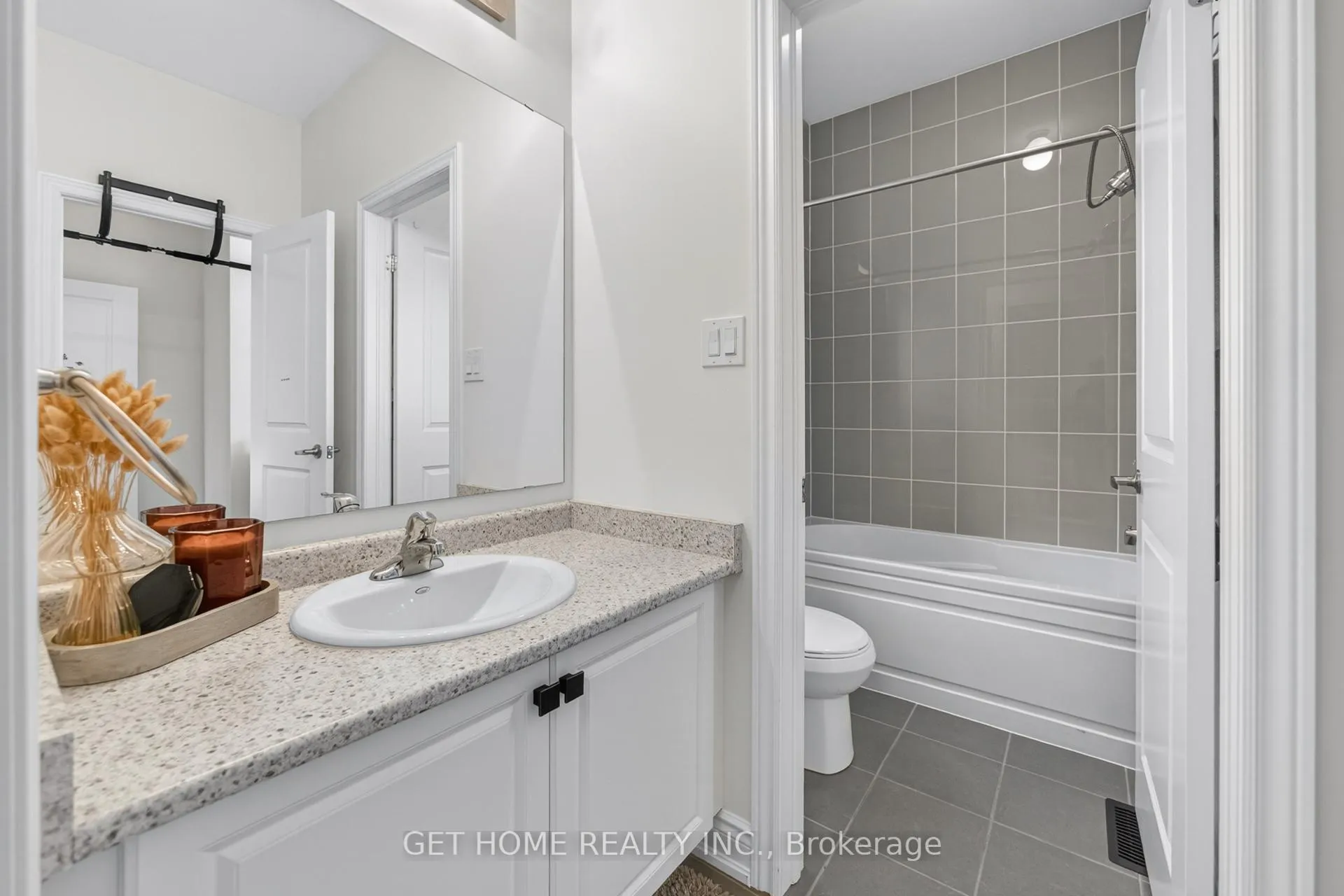 Photo 26 of 30 Lowell Crescent, Brampton, Credit Valley — HOMEH