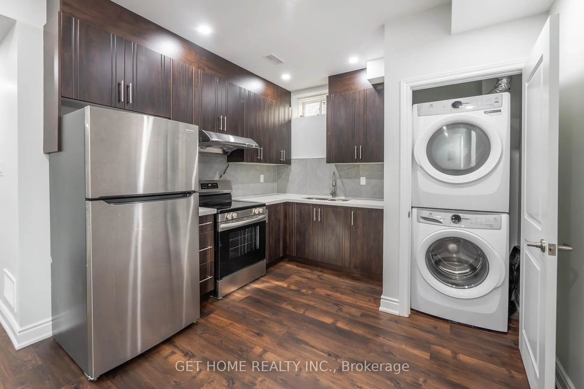 Photo 37 of 30 Lowell Crescent, Brampton, Credit Valley — HOMEH