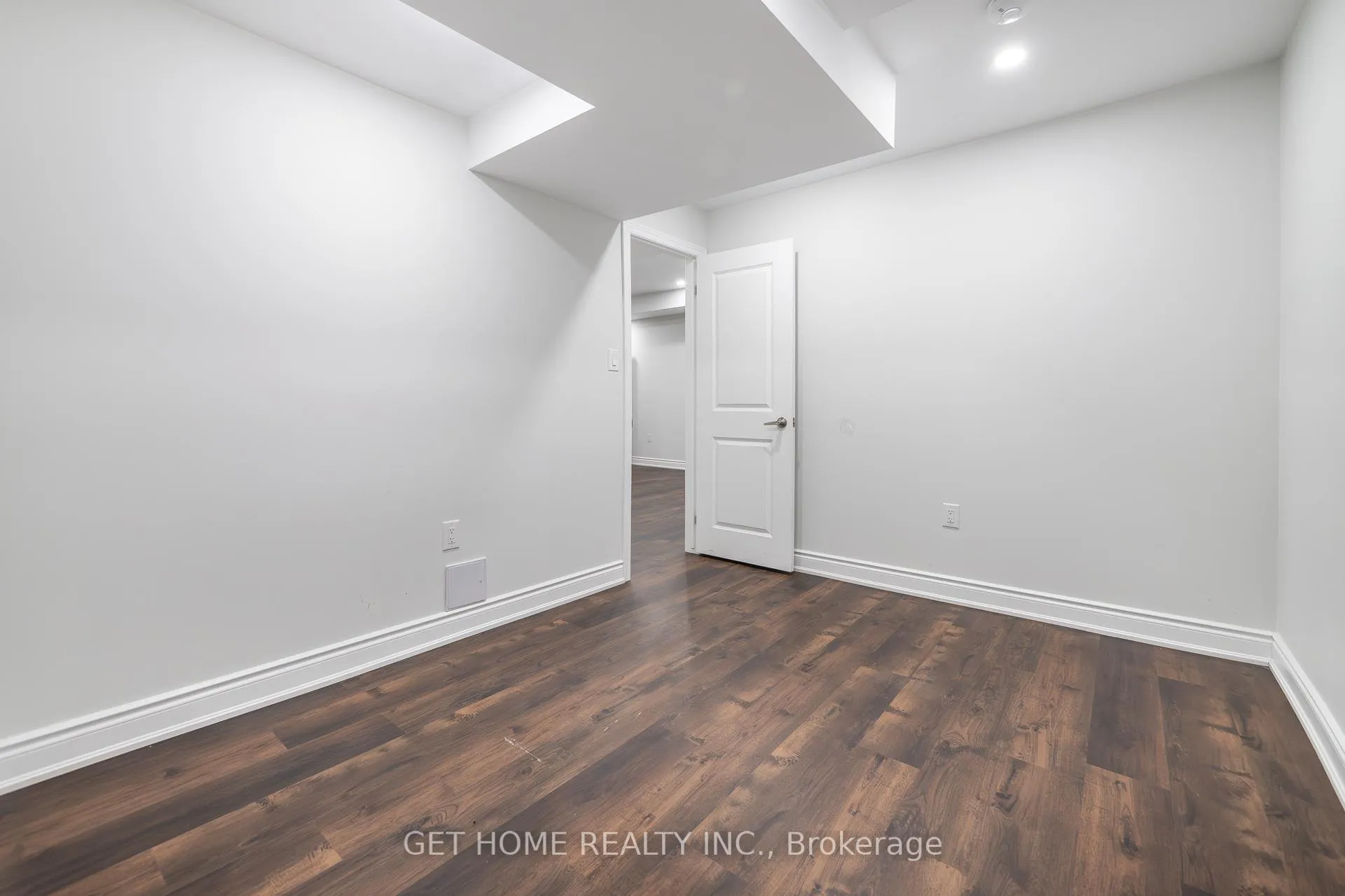 Photo 39 of 30 Lowell Crescent, Brampton, Credit Valley — HOMEH