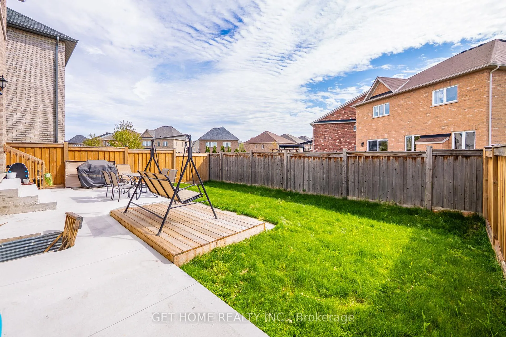 Photo 41 of 30 Lowell Crescent, Brampton, Credit Valley — HOMEH
