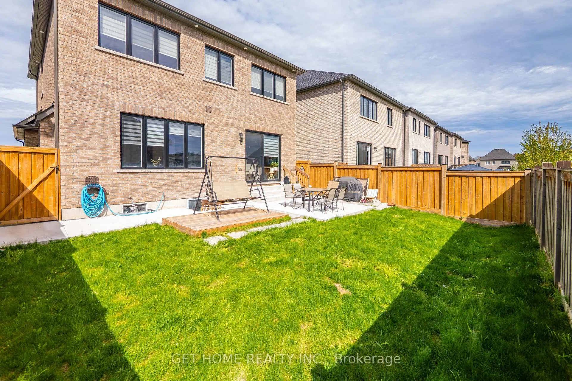 Photo 42 of 30 Lowell Crescent, Brampton, Credit Valley — HOMEH