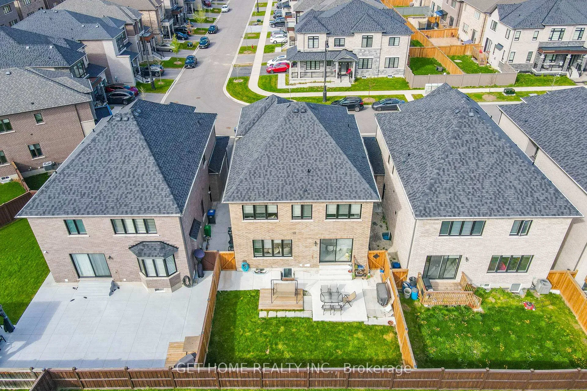 Photo 43 of 30 Lowell Crescent, Brampton, Credit Valley — HOMEH