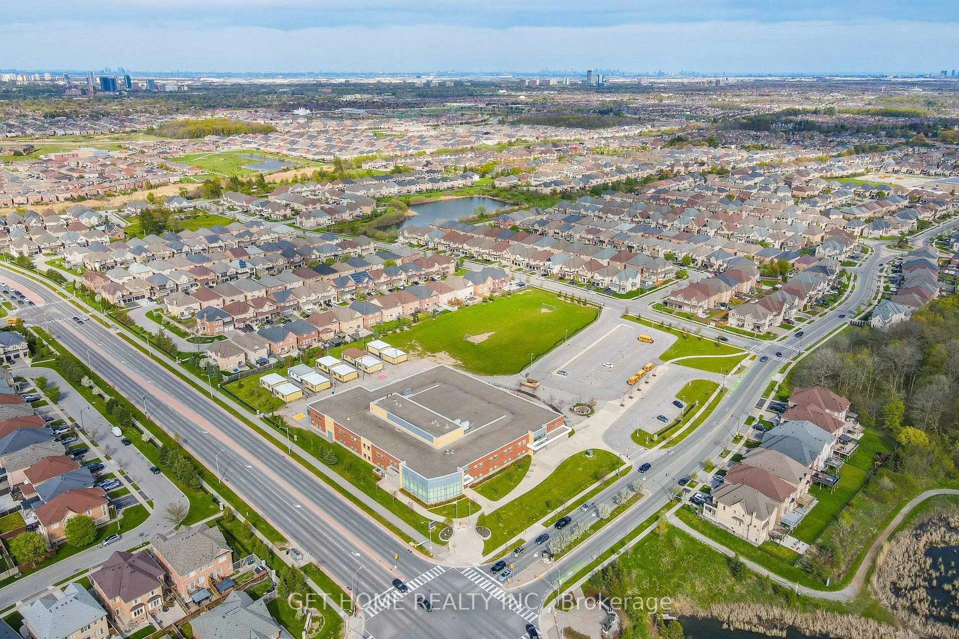 Photo 45 of 30 Lowell Crescent, Brampton, Credit Valley — HOMEH
