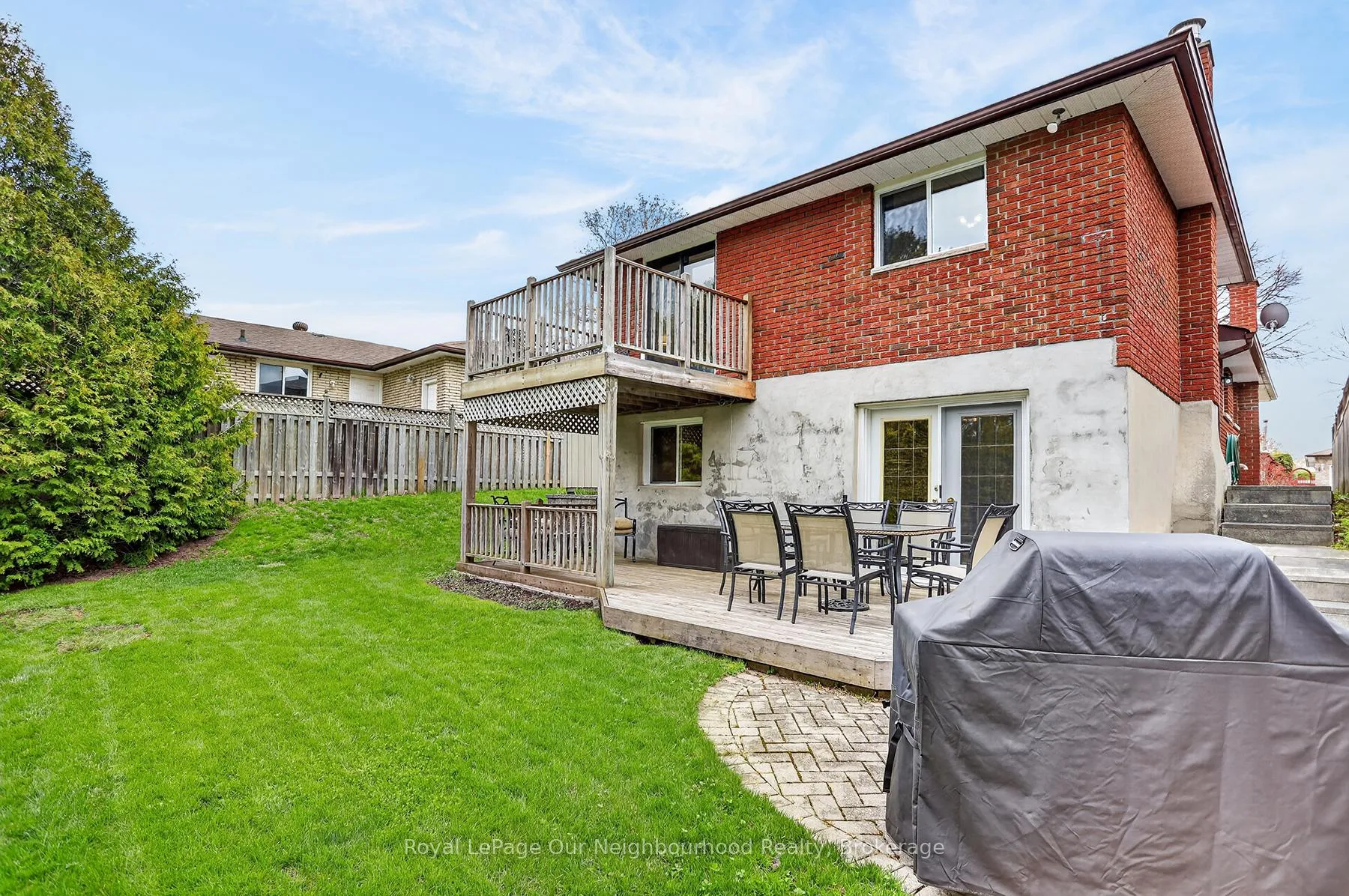 Photo 5 of 34 Brant Court, Oshawa, Samac — HOMEH