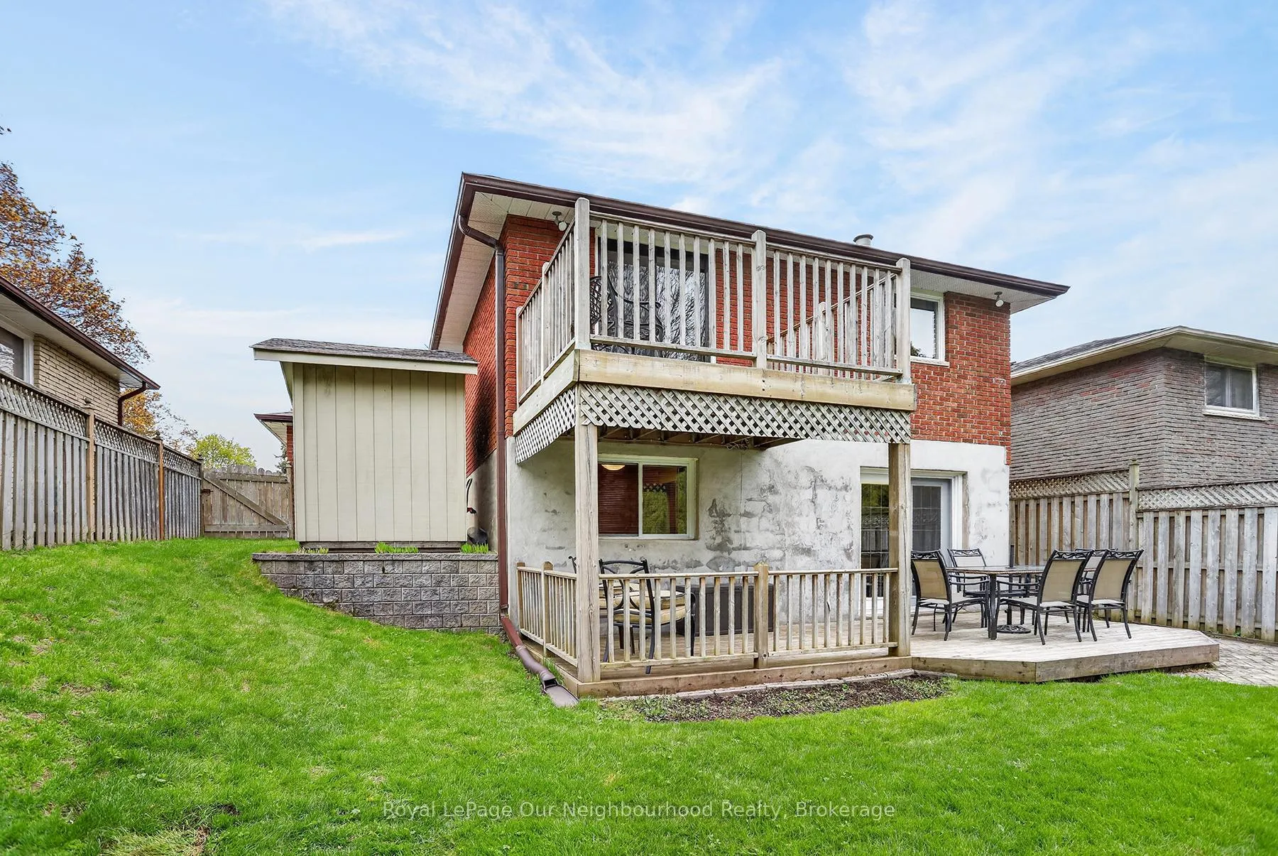 Photo 6 of 34 Brant Court, Oshawa, Samac — HOMEH