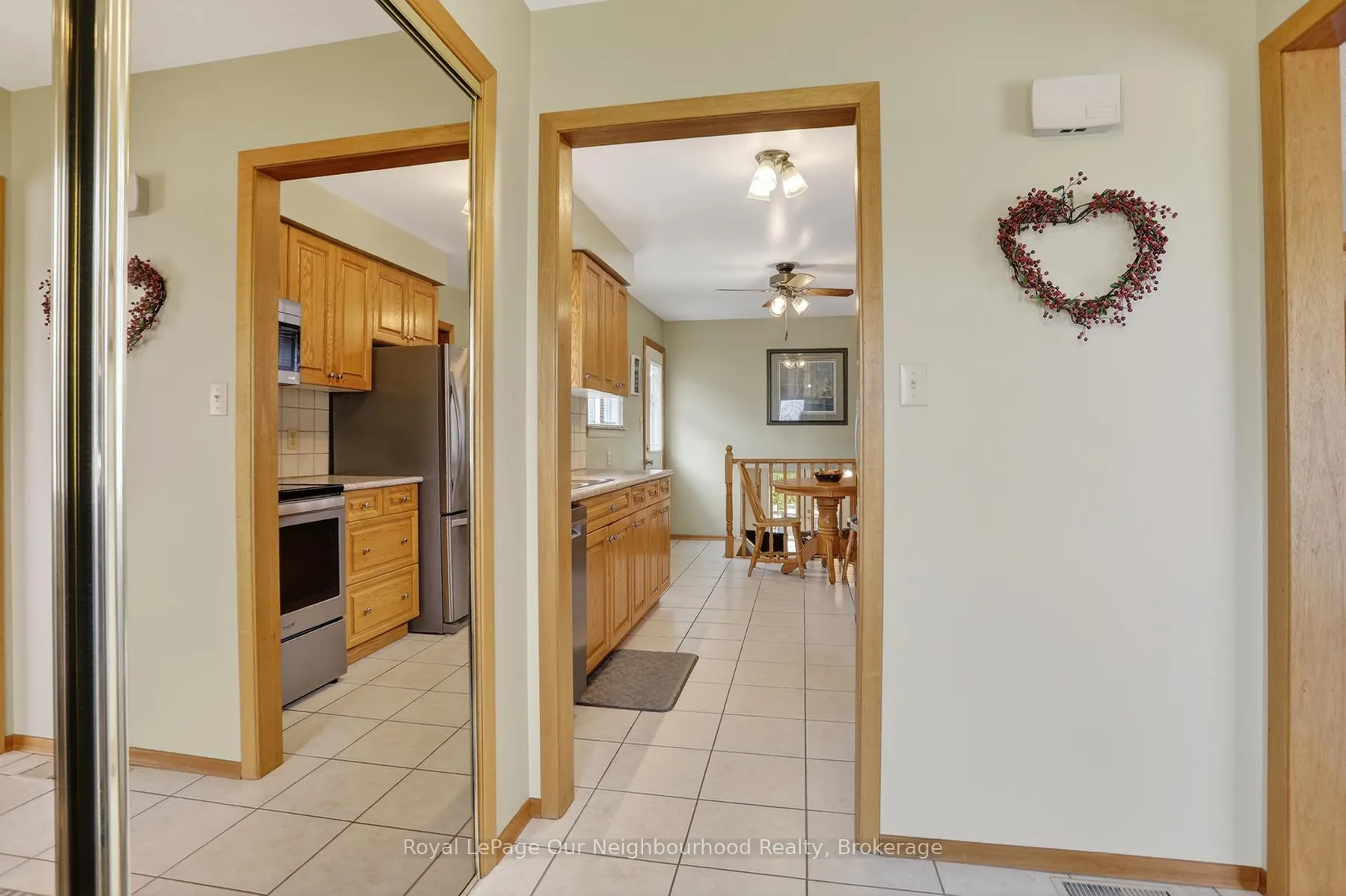Photo 8 of 34 Brant Court, Oshawa, Samac — HOMEH