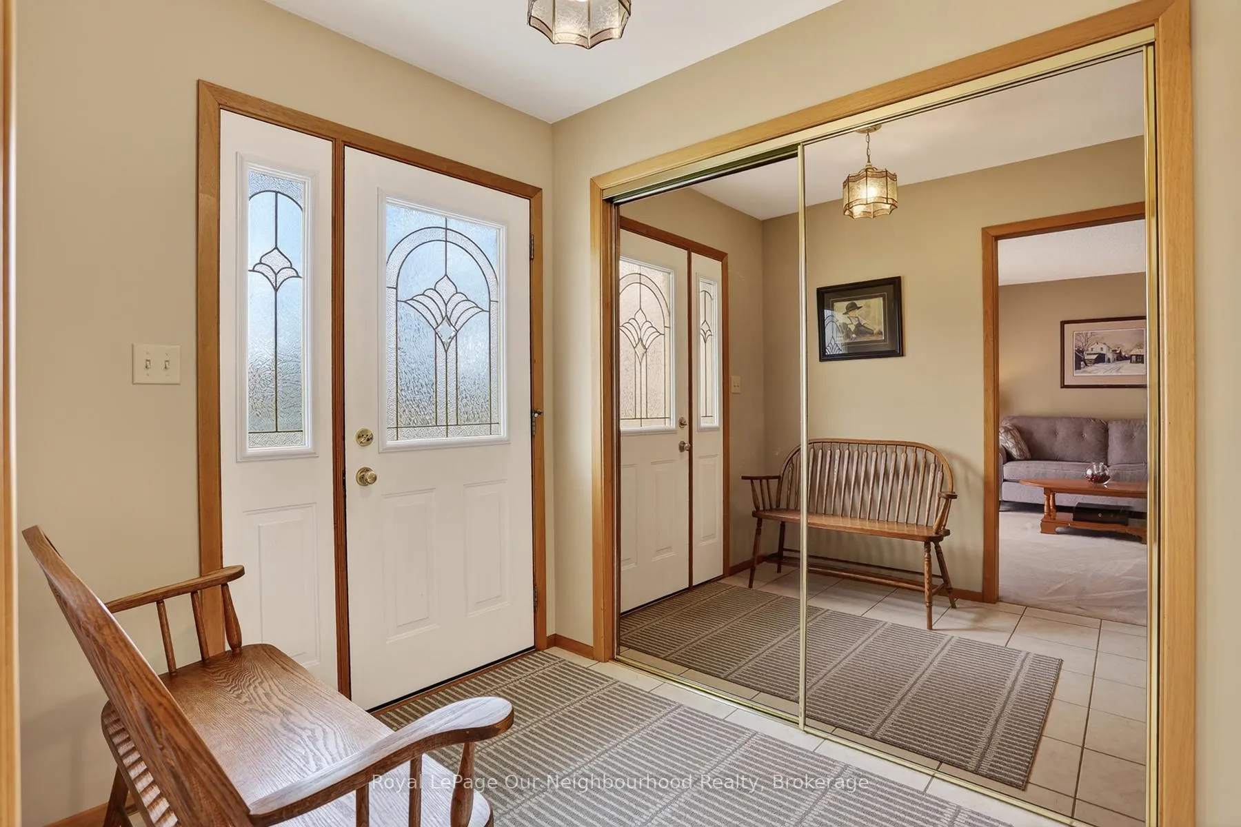 Photo 10 of 34 Brant Court, Oshawa, Samac — HOMEH