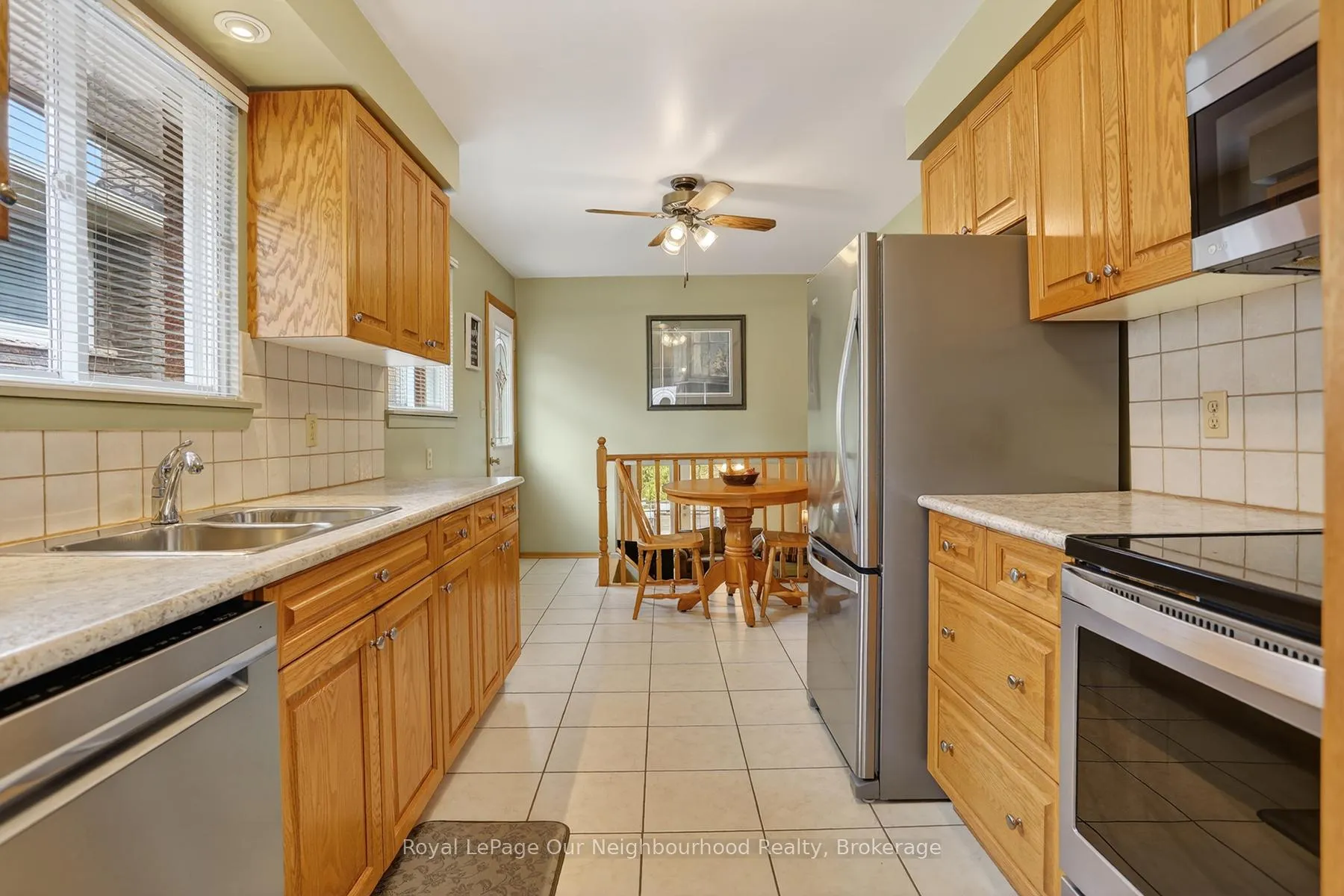Photo 11 of 34 Brant Court, Oshawa, Samac — HOMEH