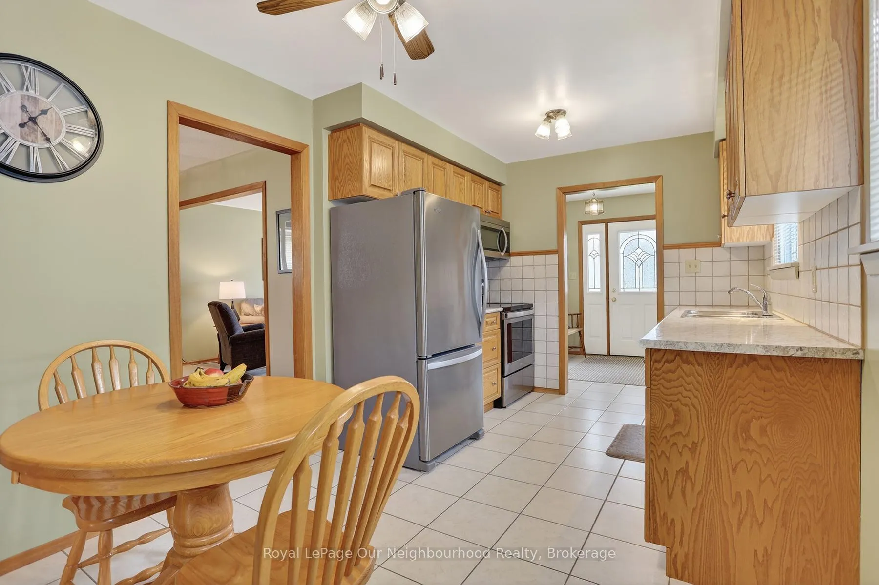 Photo 14 of 34 Brant Court, Oshawa, Samac — HOMEH
