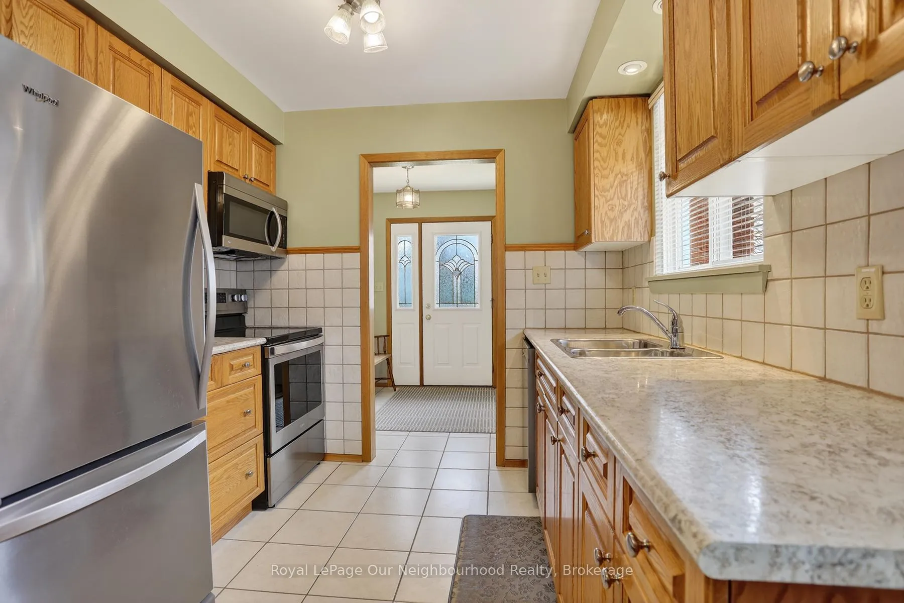 Photo 15 of 34 Brant Court, Oshawa, Samac — HOMEH