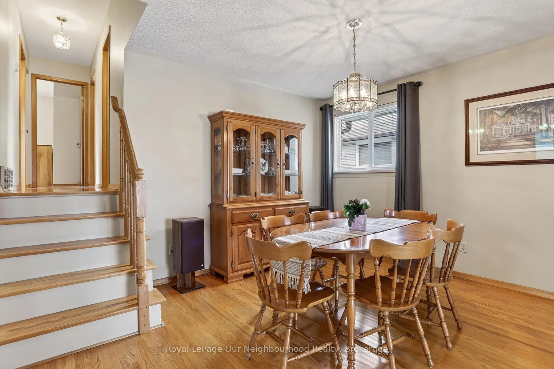 Photo 17 of 34 Brant Court, Oshawa, Samac — HOMEH