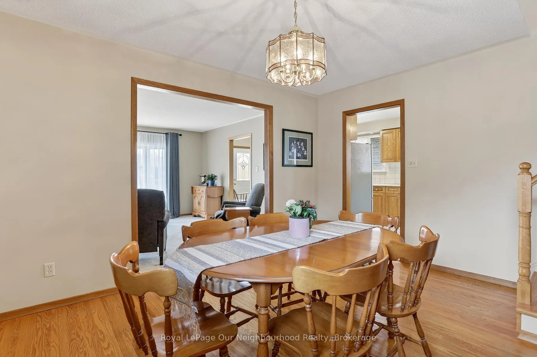 Photo 19 of 34 Brant Court, Oshawa, Samac — HOMEH
