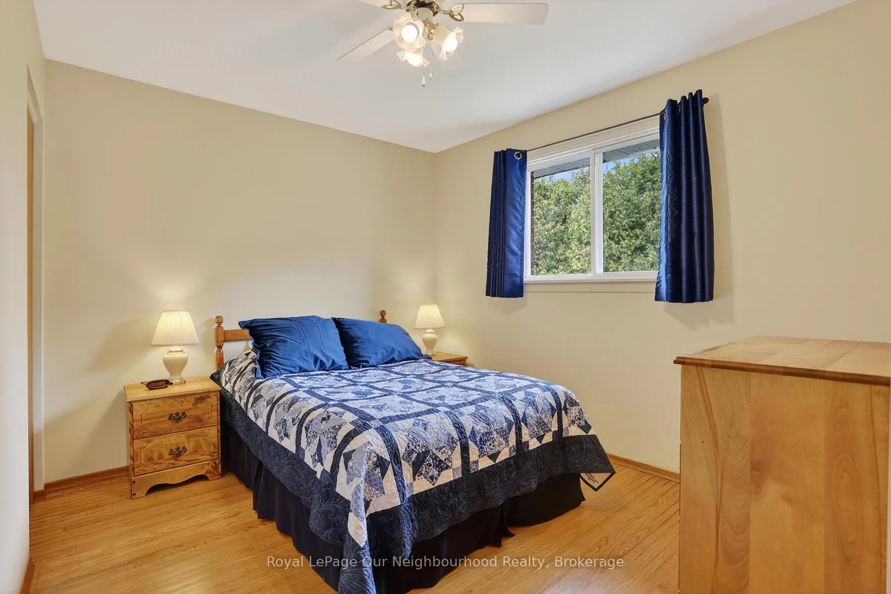 Photo 24 of 34 Brant Court, Oshawa, Samac — HOMEH