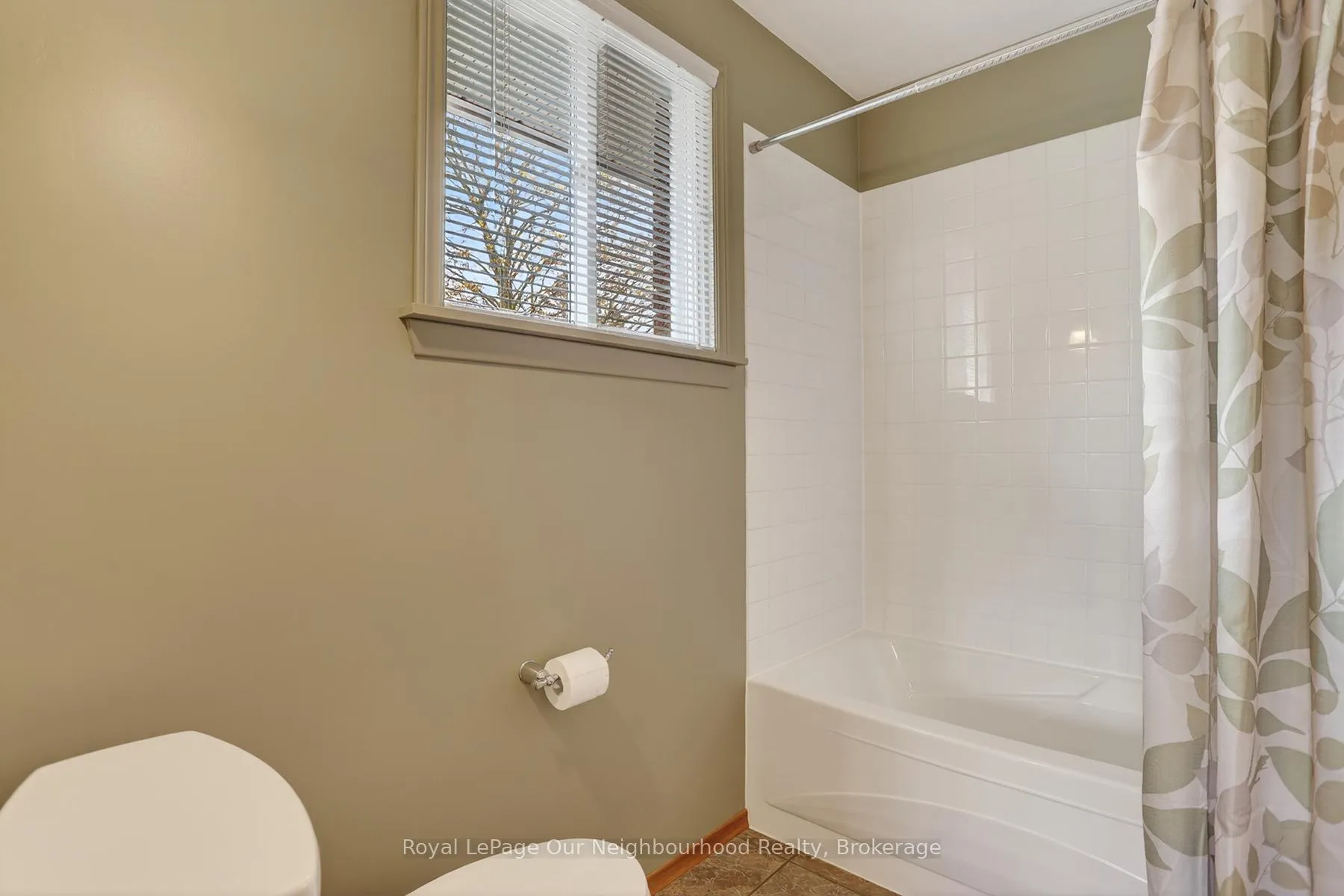 Photo 31 of 34 Brant Court, Oshawa, Samac — HOMEH