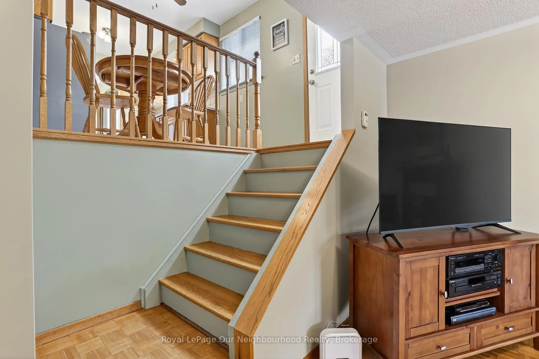 Photo 39 of 34 Brant Court, Oshawa, Samac — HOMEH
