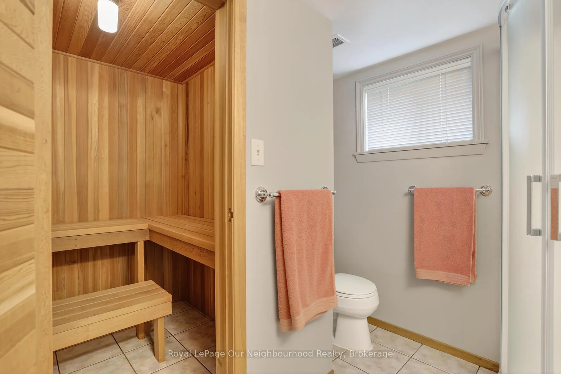 Photo 41 of 34 Brant Court, Oshawa, Samac — HOMEH