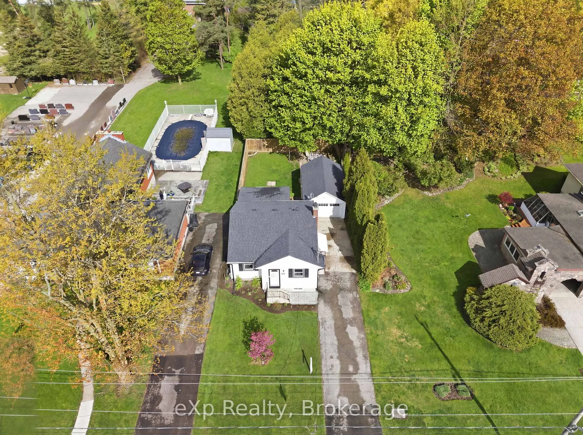 Photo 2 of 52 Avondale Avenue, Stratford — HOMEH