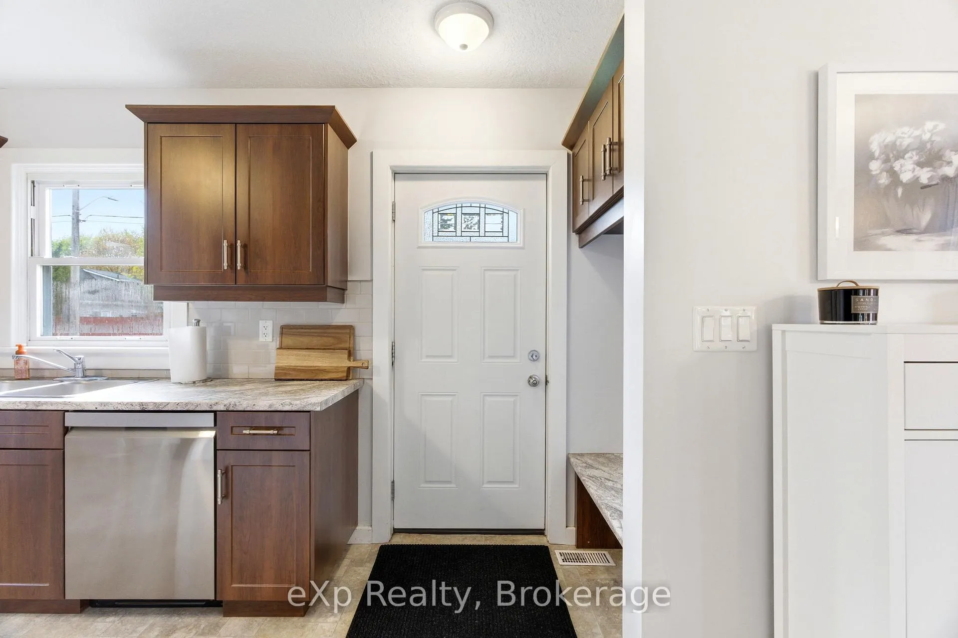 Photo 4 of 52 Avondale Avenue, Stratford — HOMEH