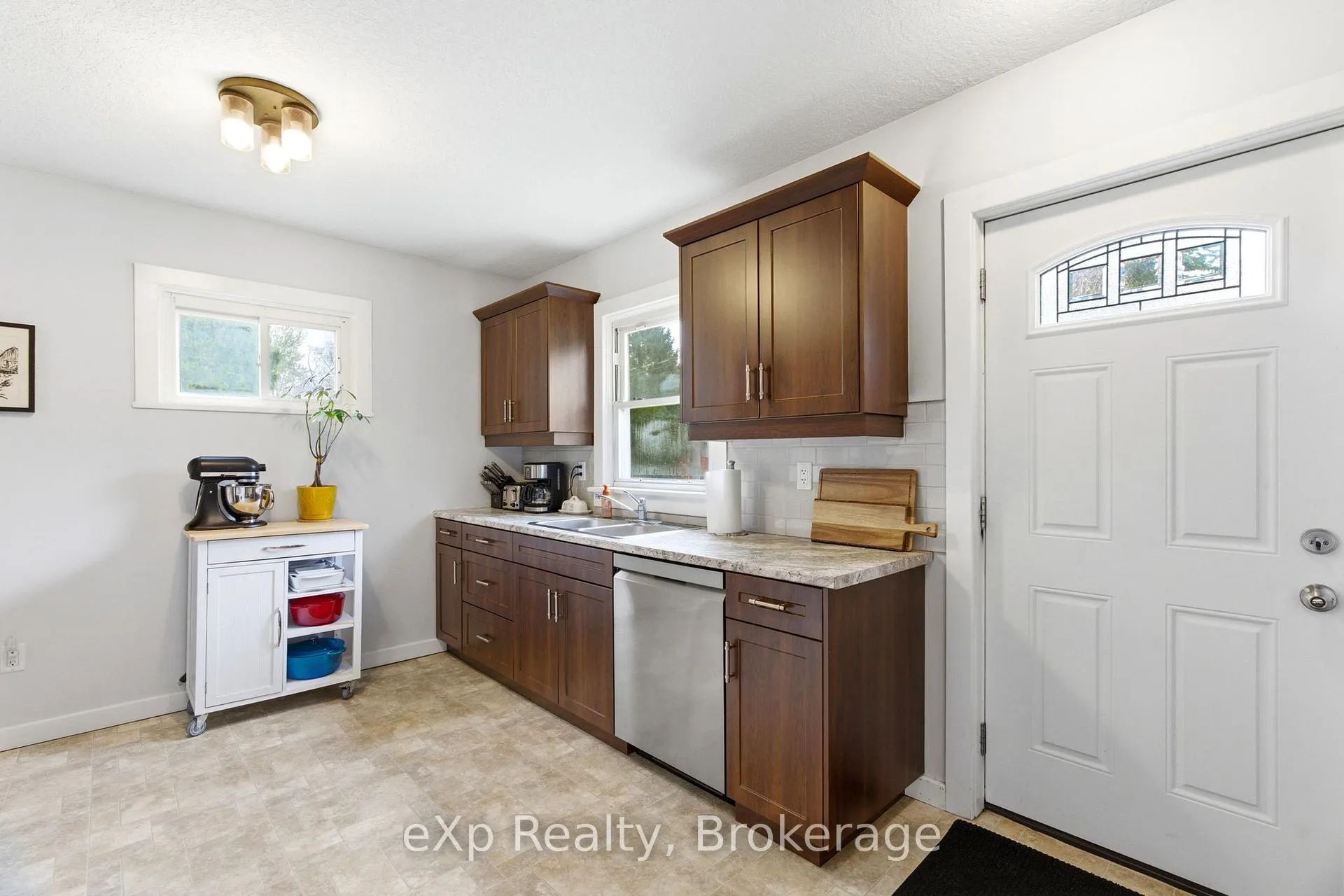 Photo 6 of 52 Avondale Avenue, Stratford — HOMEH