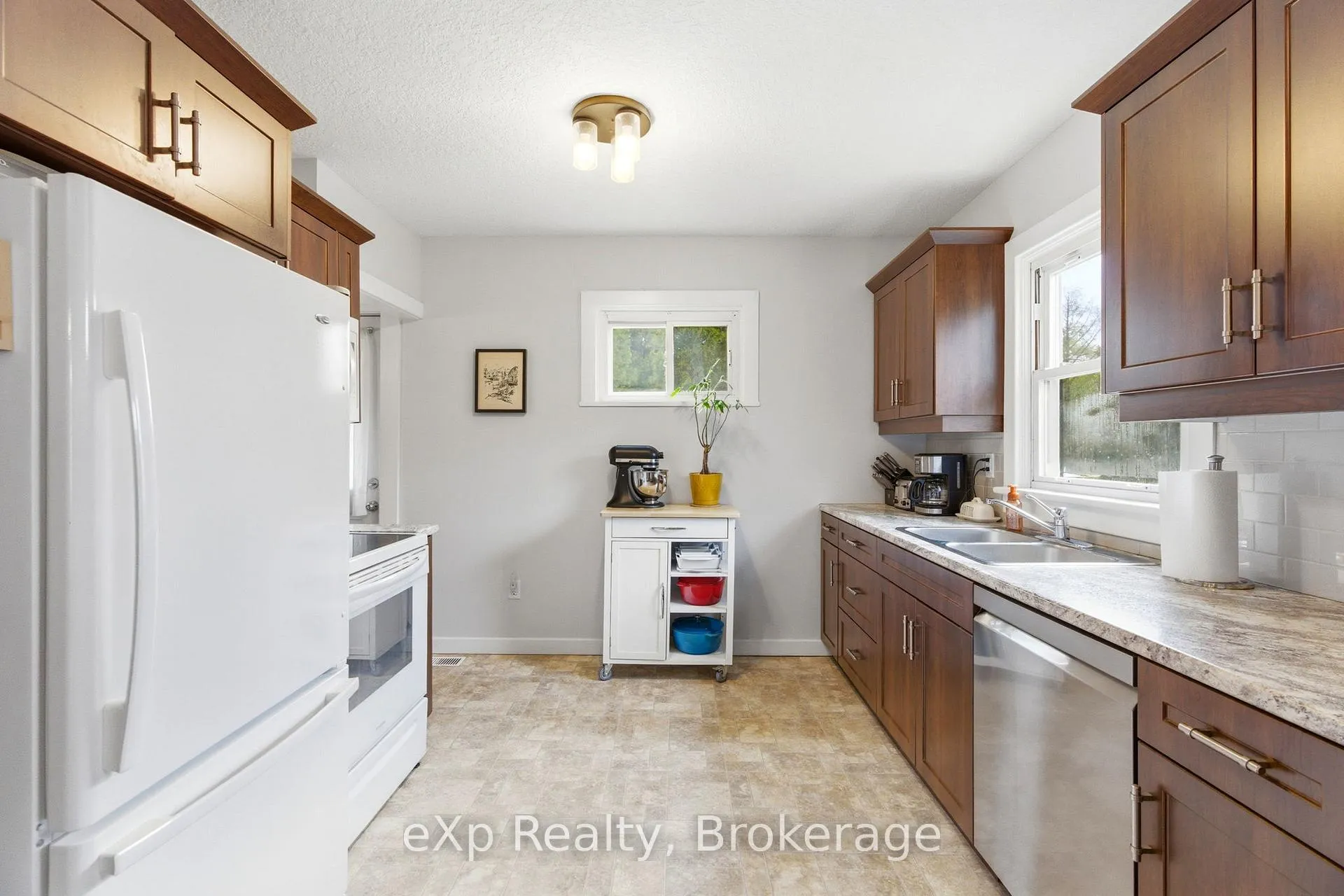 Photo 7 of 52 Avondale Avenue, Stratford — HOMEH