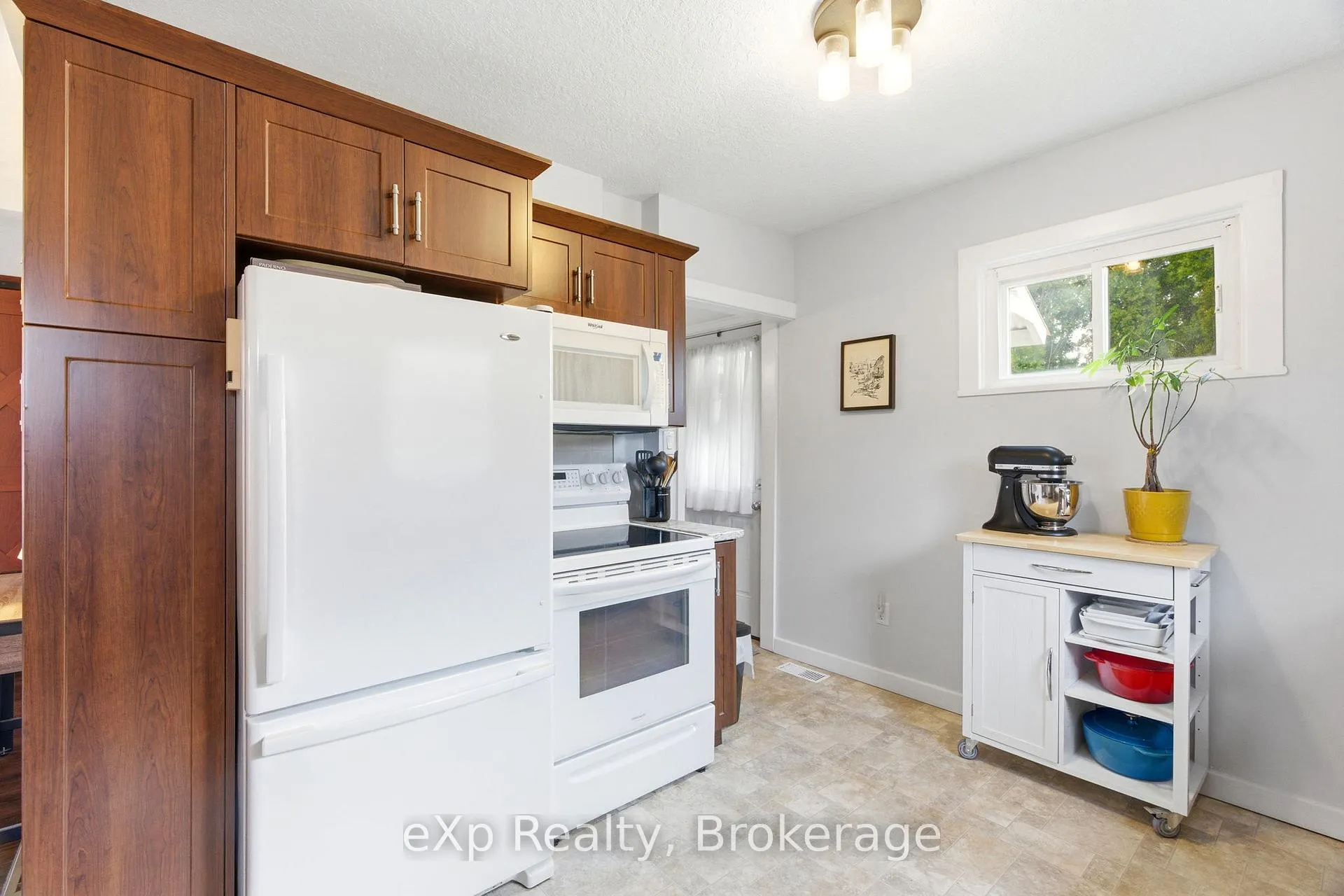 Photo 8 of 52 Avondale Avenue, Stratford — HOMEH
