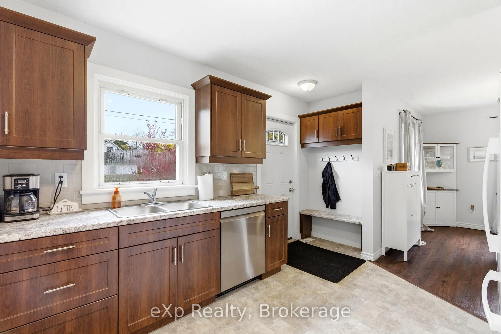 Photo 9 of 52 Avondale Avenue, Stratford — HOMEH