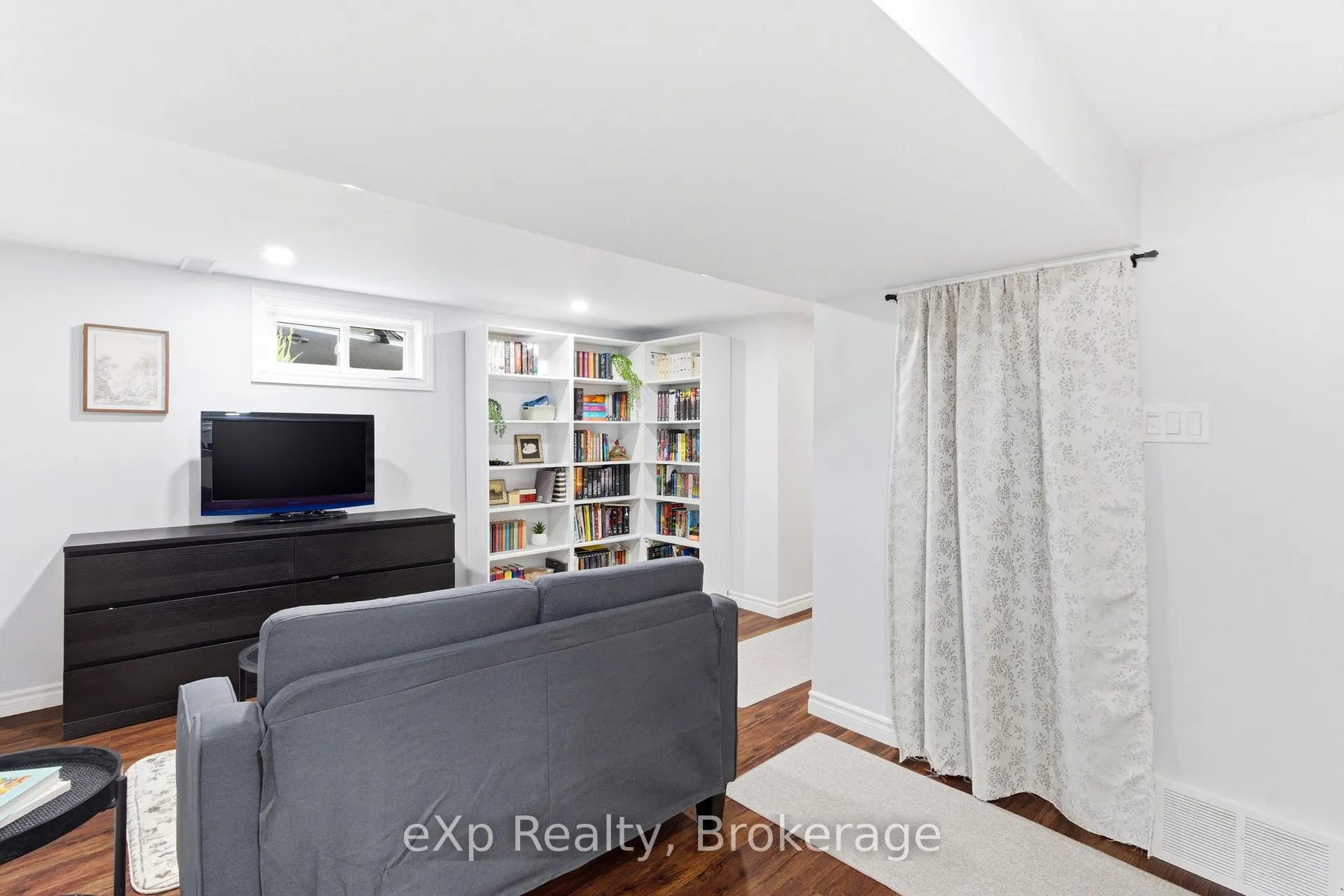 Photo 24 of 52 Avondale Avenue, Stratford — HOMEH