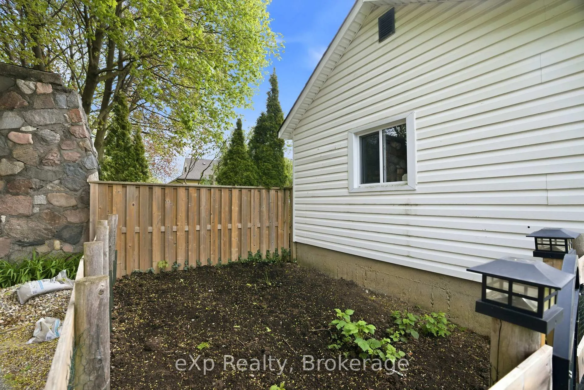 Photo 44 of 52 Avondale Avenue, Stratford — HOMEH