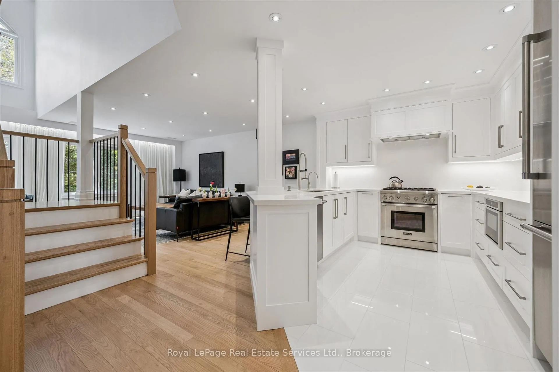 Photo 4 of Unit 32, 2250 Rockingham Drive, Oakville, Joshua Creek — HOMEH