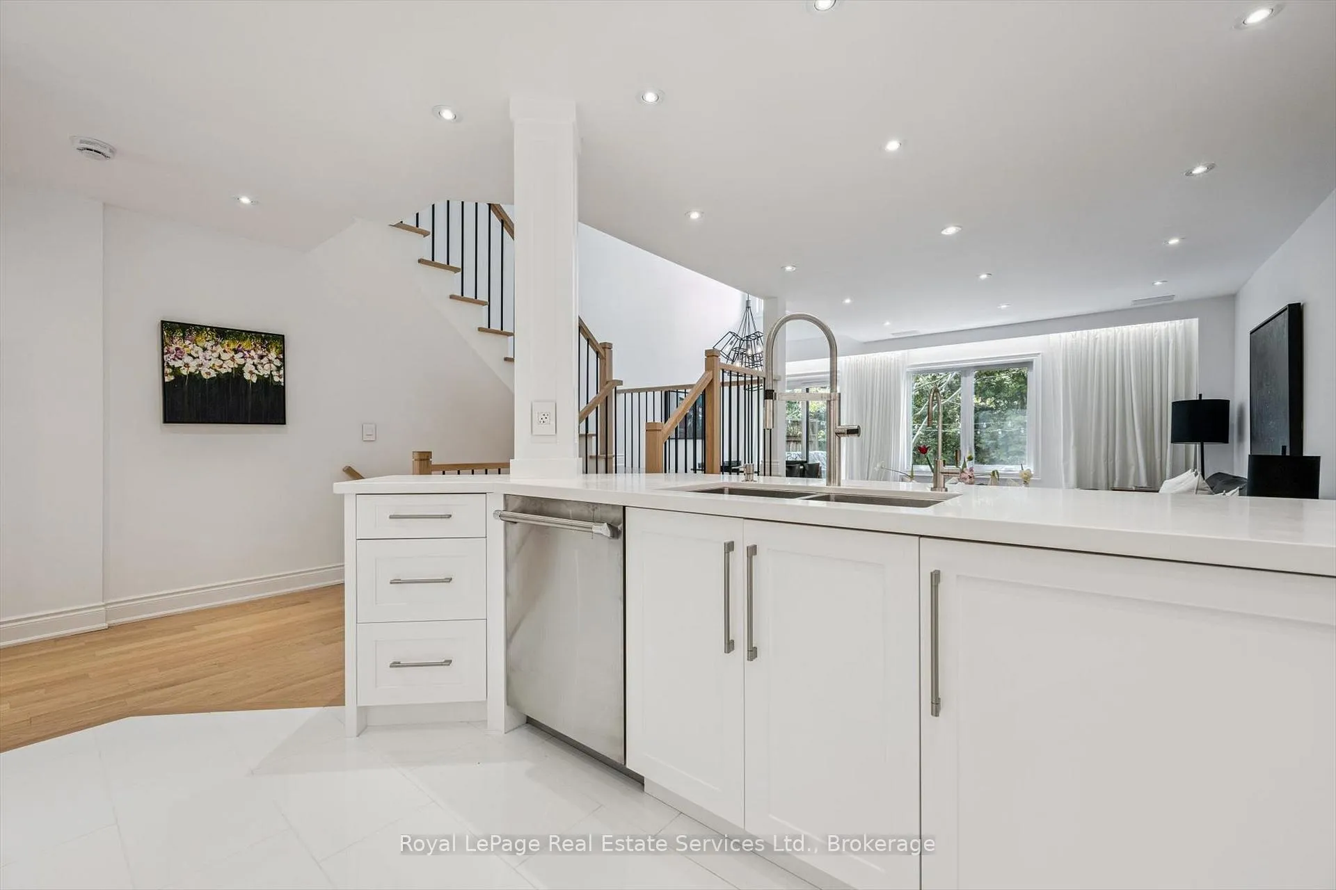 Photo 6 of Unit 32, 2250 Rockingham Drive, Oakville, Joshua Creek — HOMEH