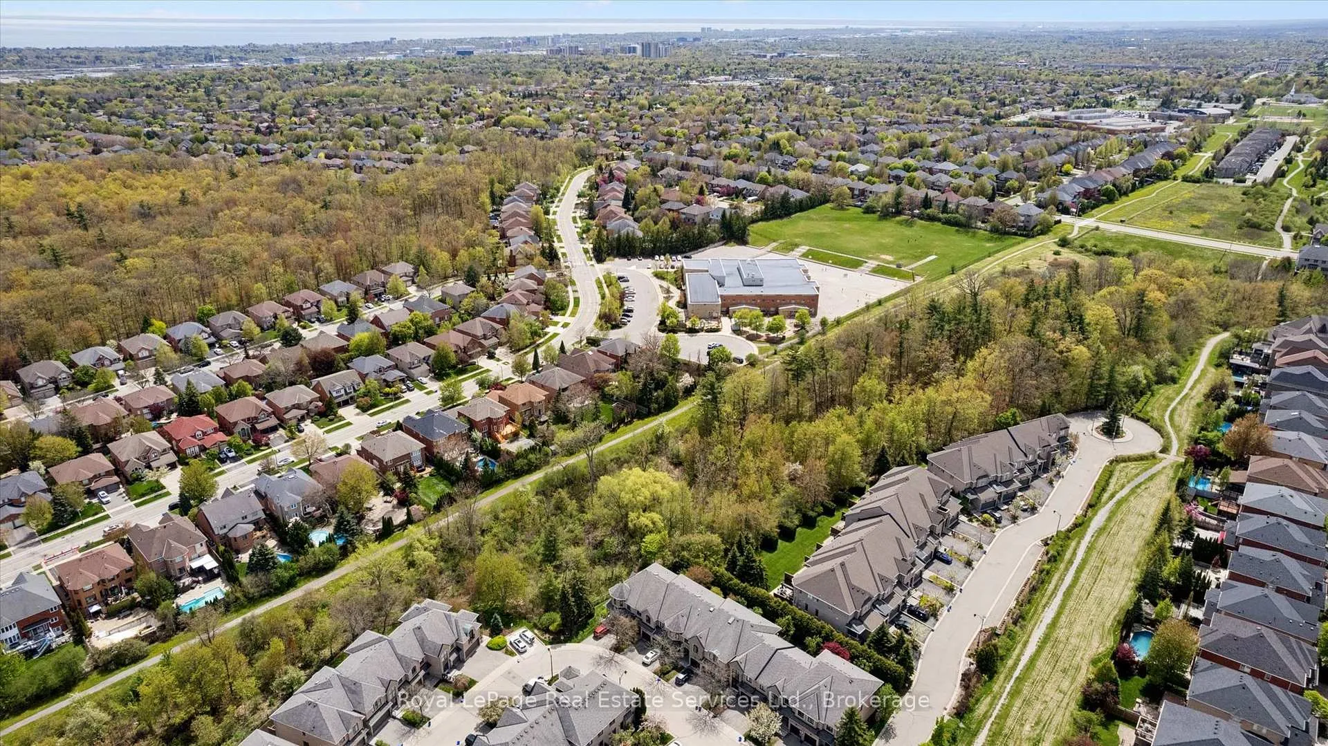 Photo 37 of Unit 32, 2250 Rockingham Drive, Oakville, Joshua Creek — HOMEH