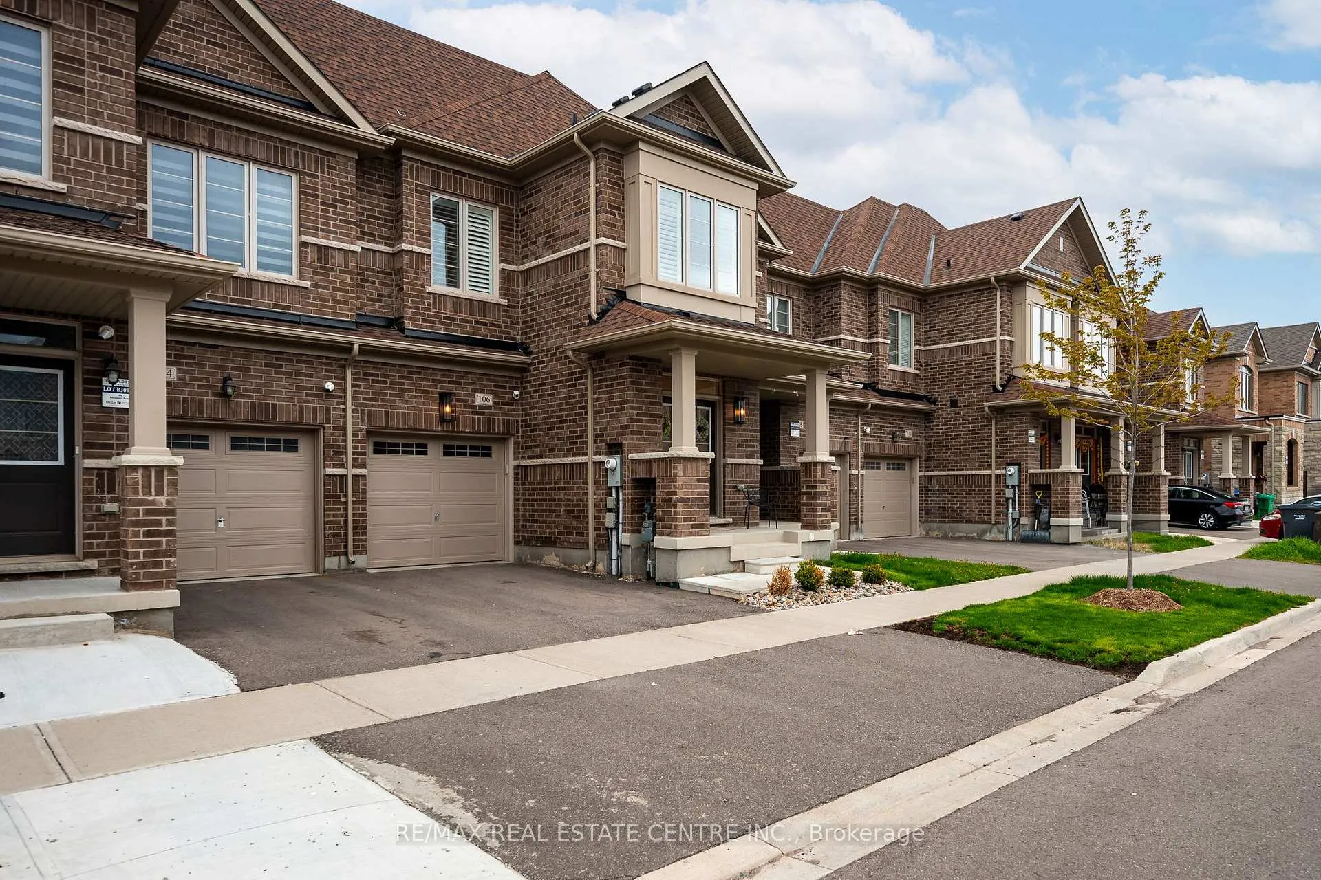 Photo 2 of 106 Adventura Road, Brampton, Northwest Brampton — HOMEH