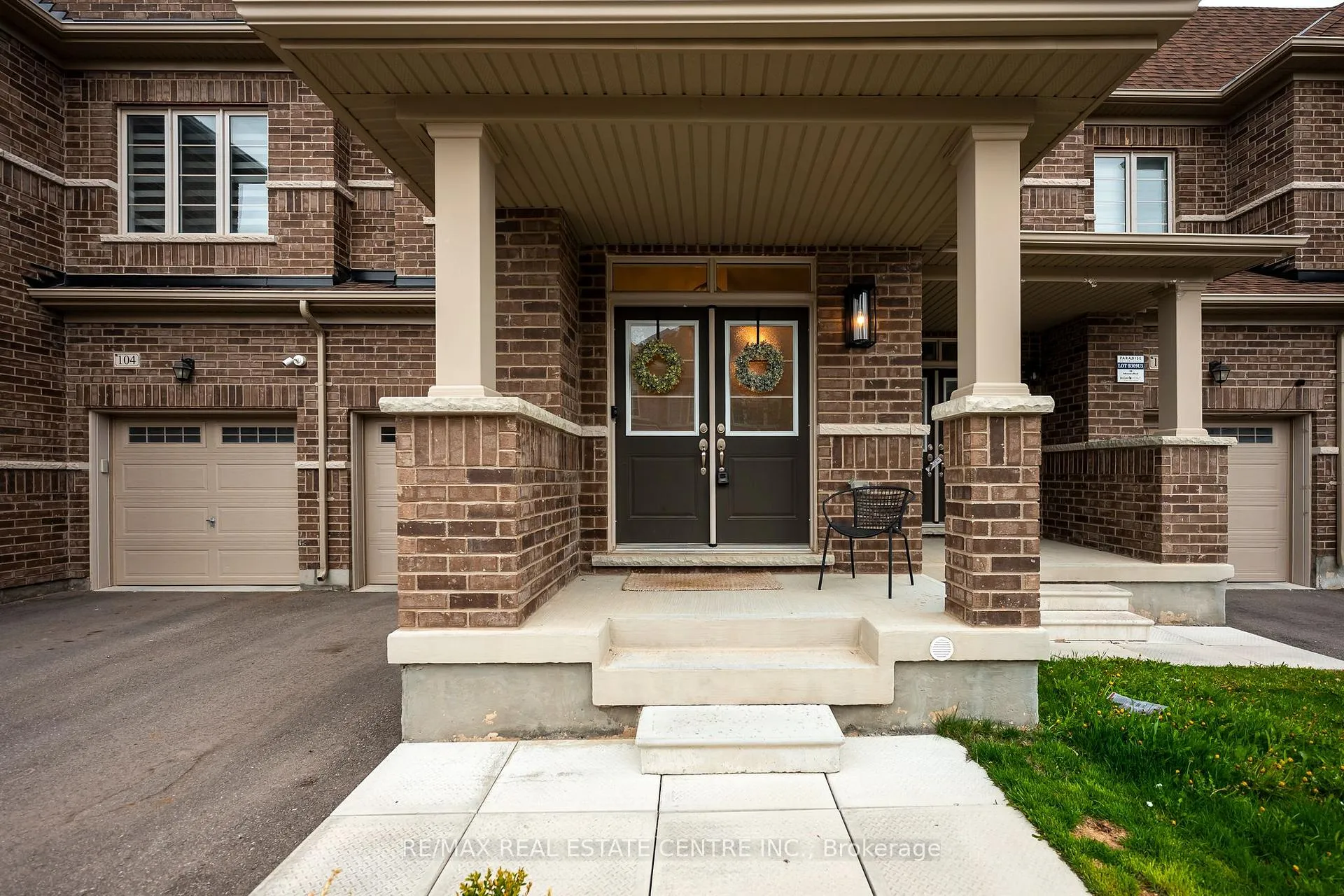 Photo 3 of 106 Adventura Road, Brampton, Northwest Brampton — HOMEH